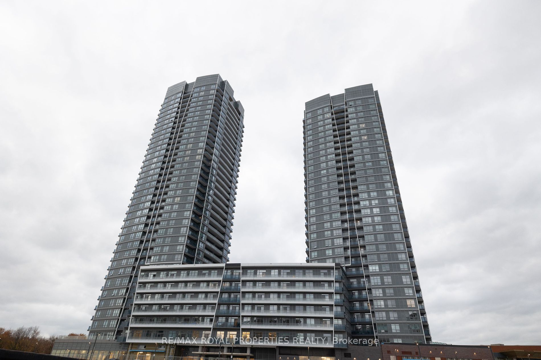 50 Upper Mall Way Property Photo