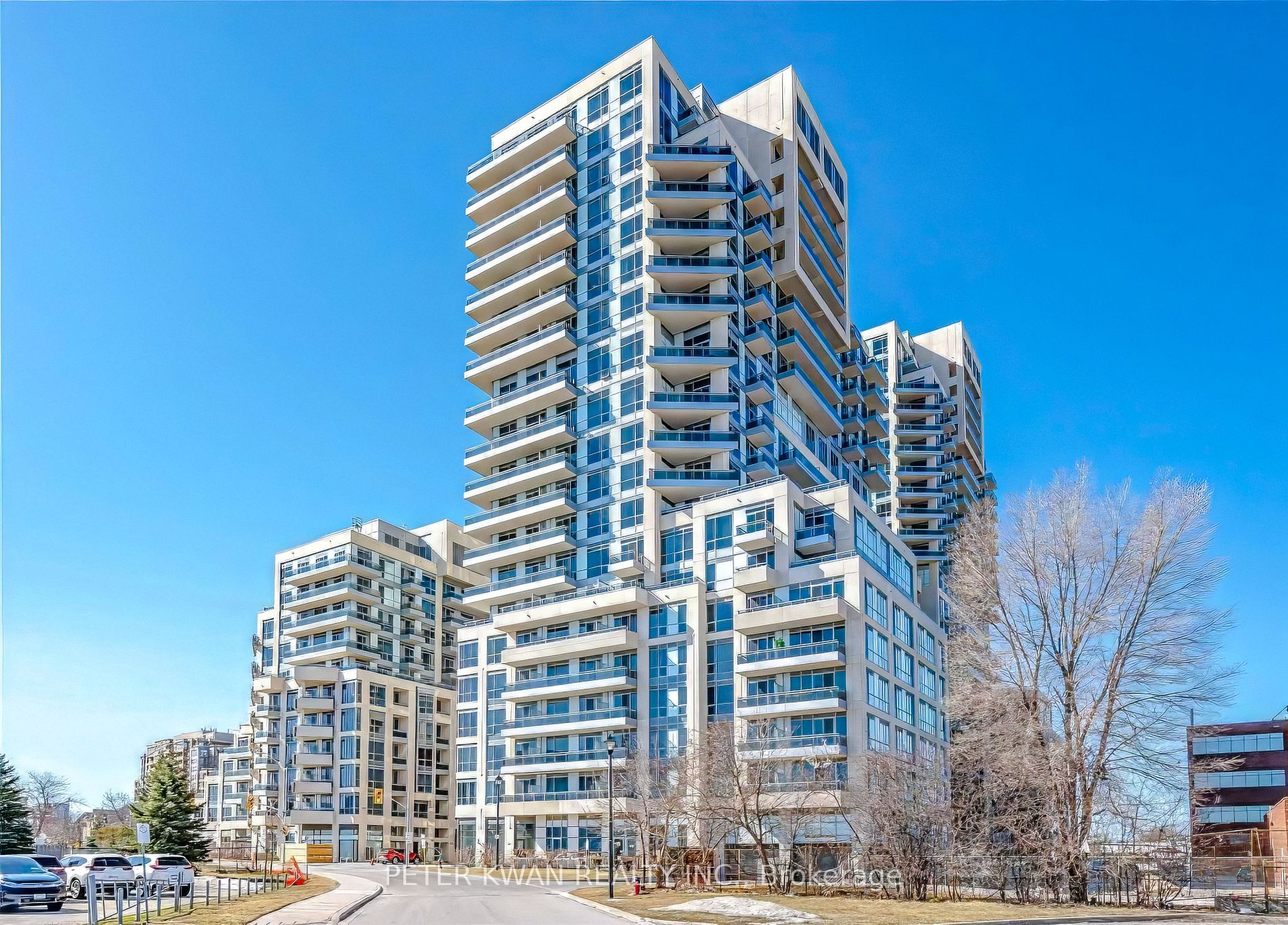 9205 Yonge St Property Photo