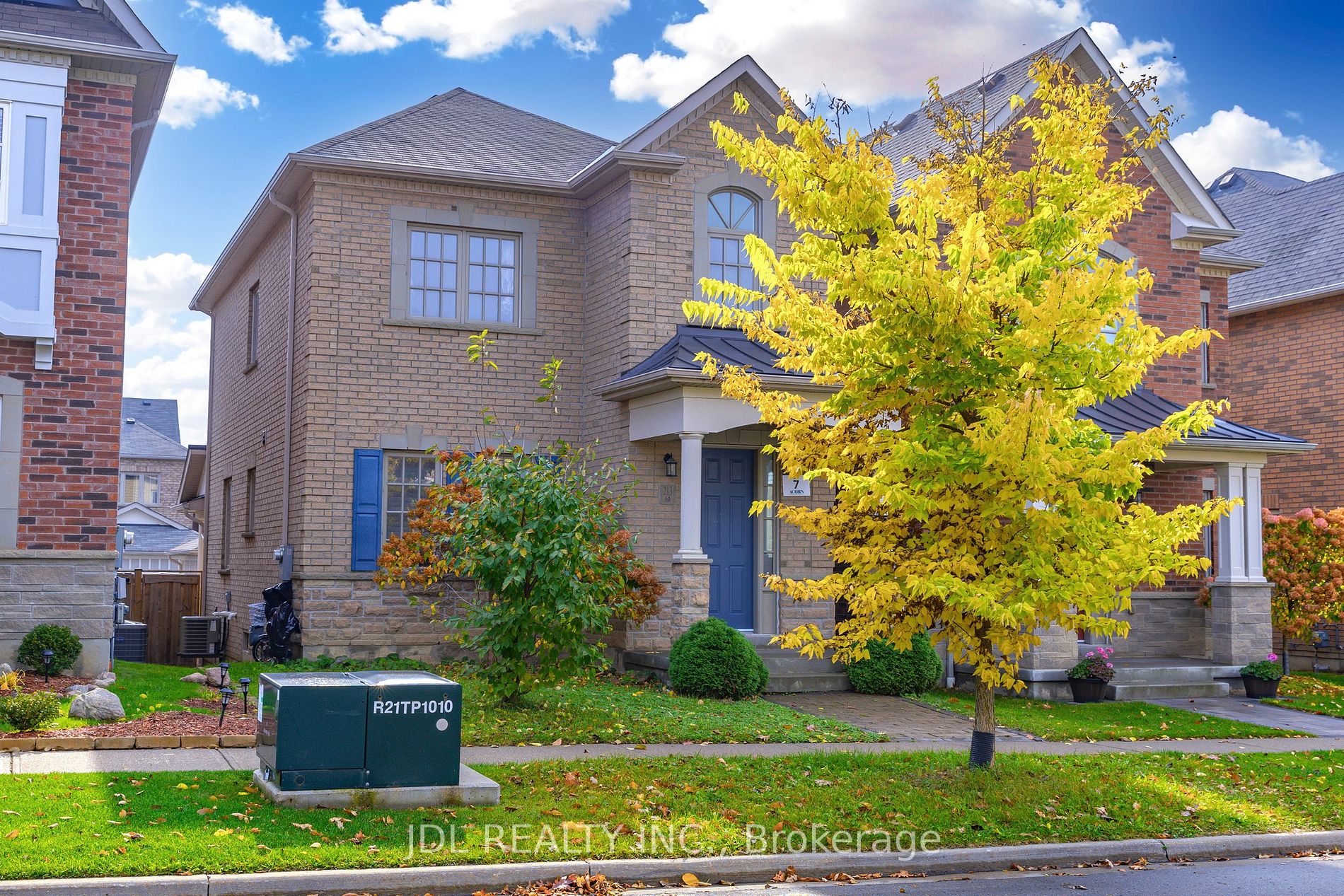 213 Paradelle Dr Property Photo