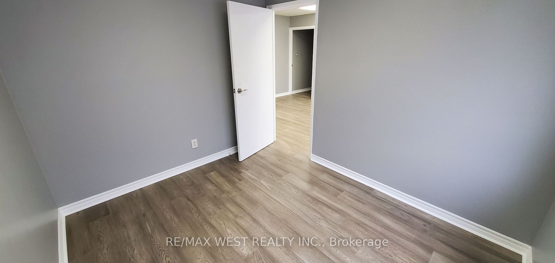 7225 Woodbine Ave Property Photo 3