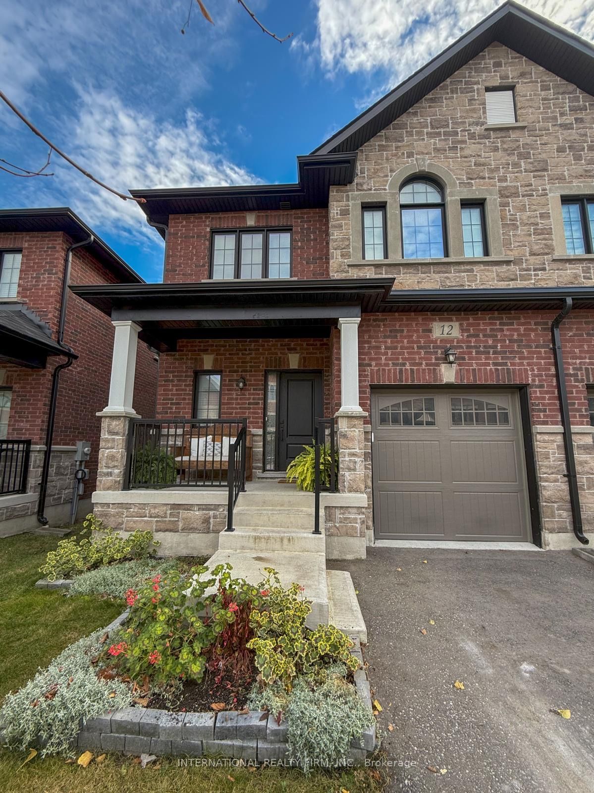 12 Gord Matthews Way Property Photo 2