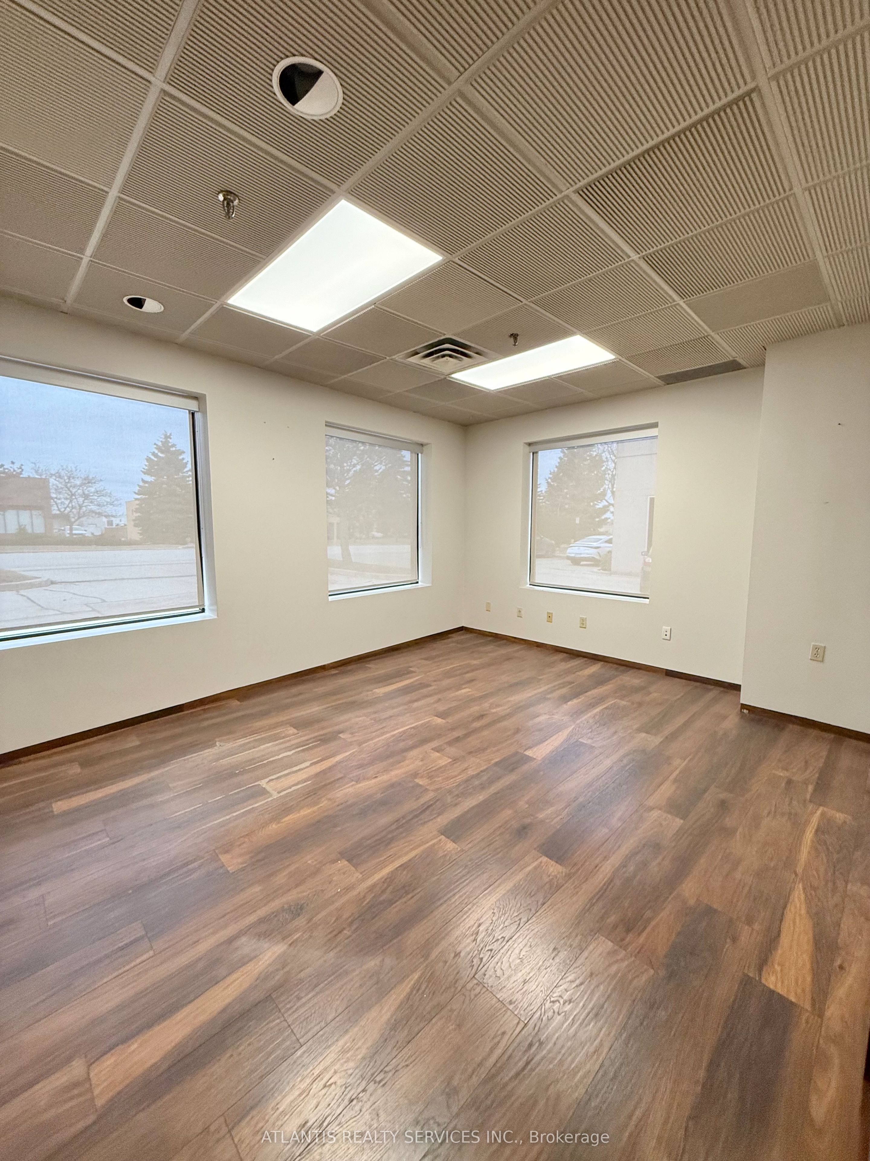 100 Caster Avenue Property Photo 9