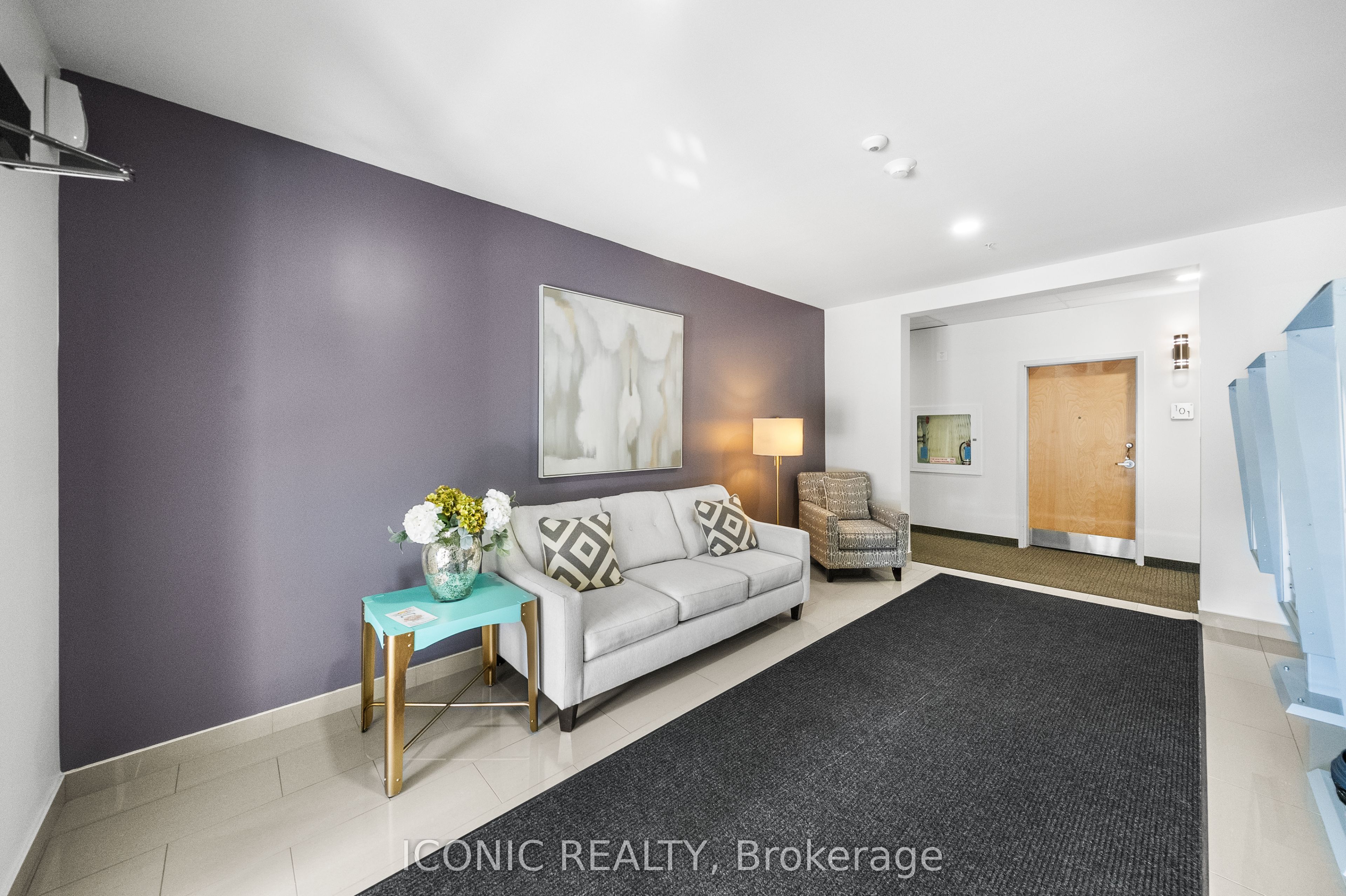 #606 - 64 Queen Street Property Photo 3