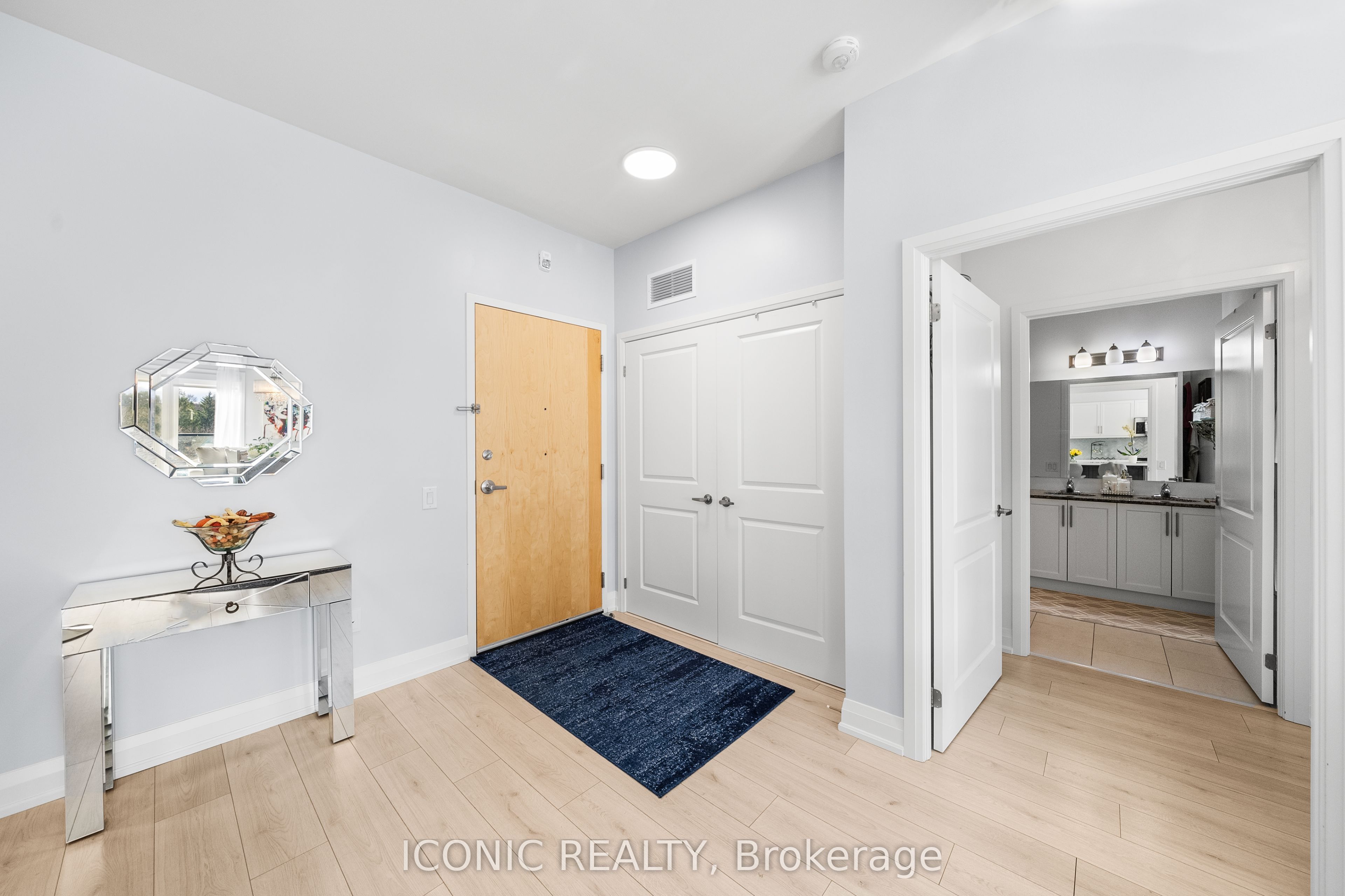 #606 - 64 Queen Street Property Photo 4