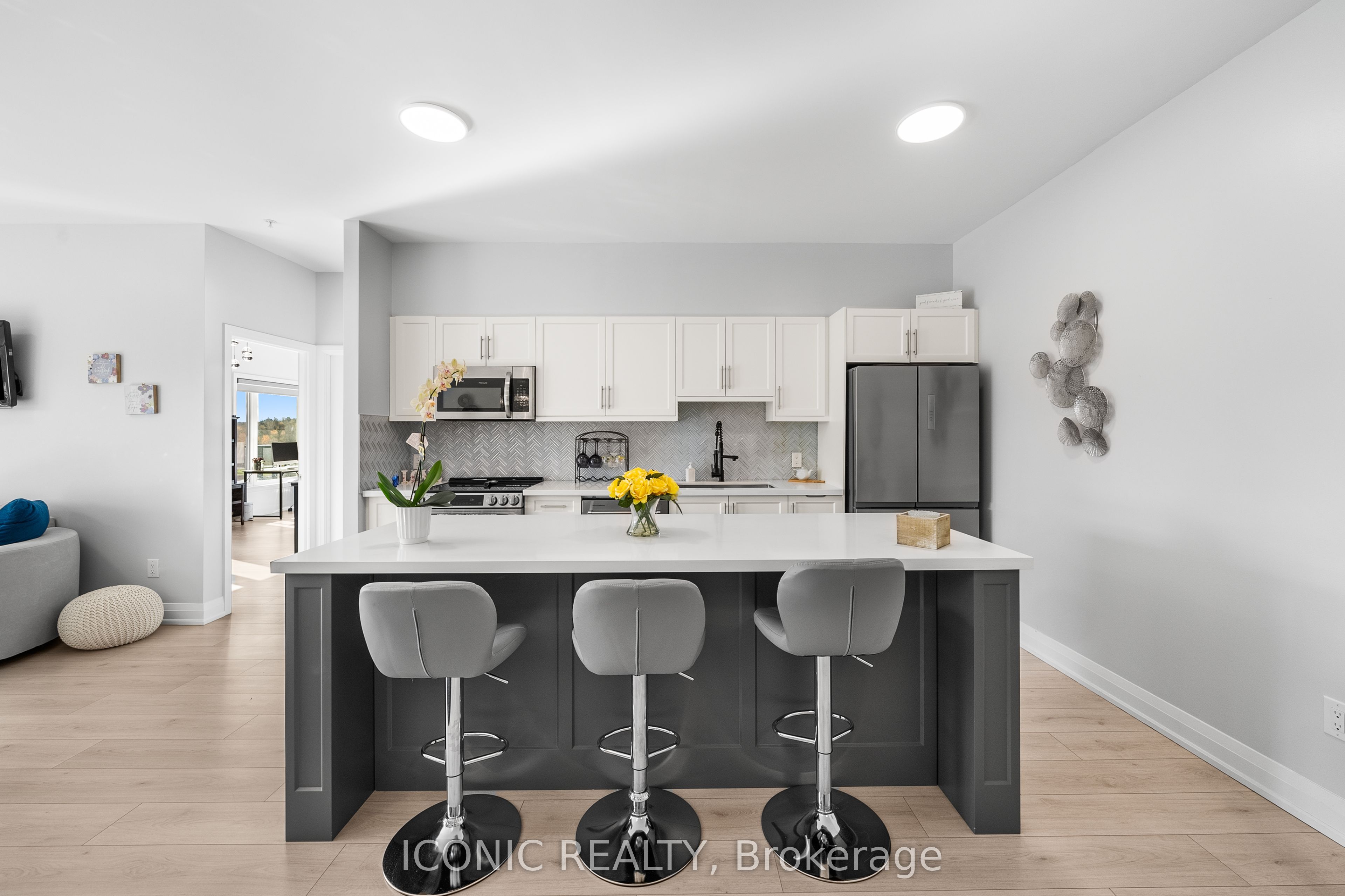 #606 - 64 Queen Street Property Photo 5