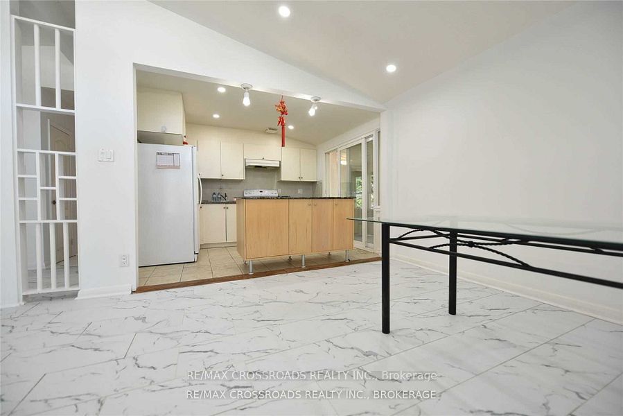 #main - 436 Balkan Road Property Photo 4