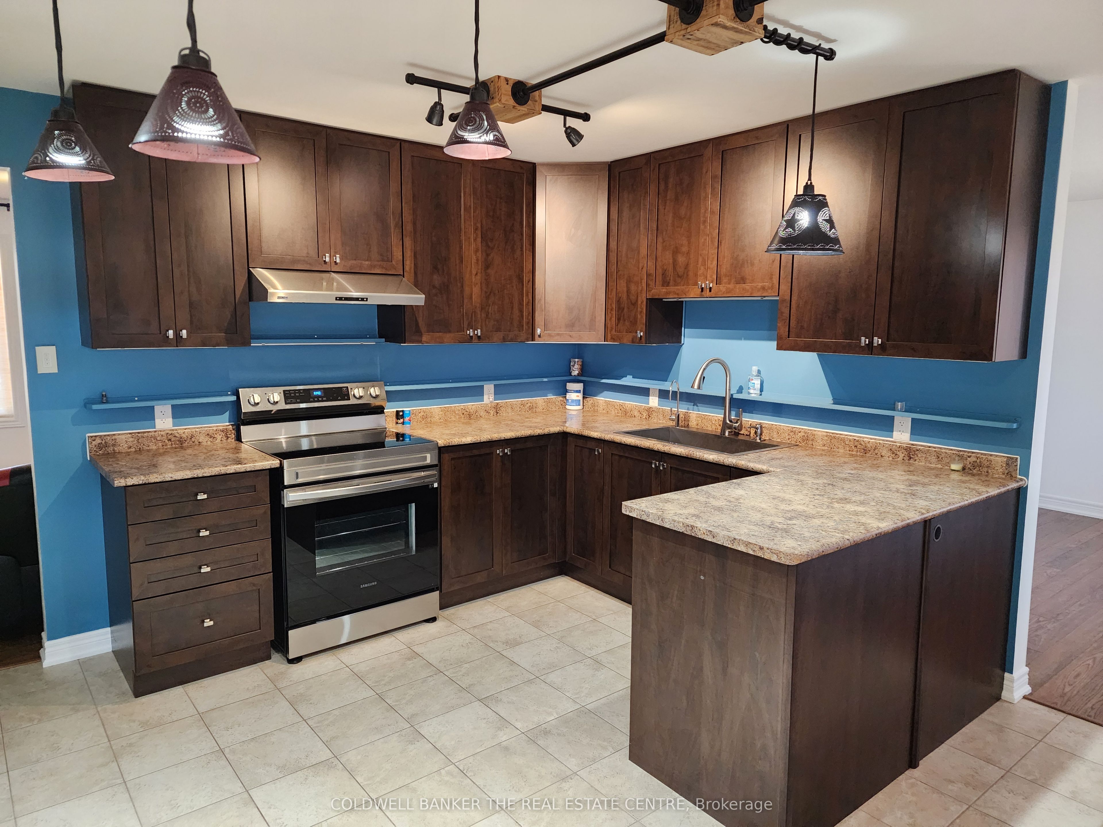 #main - 5164 10th Line Property Photo 4