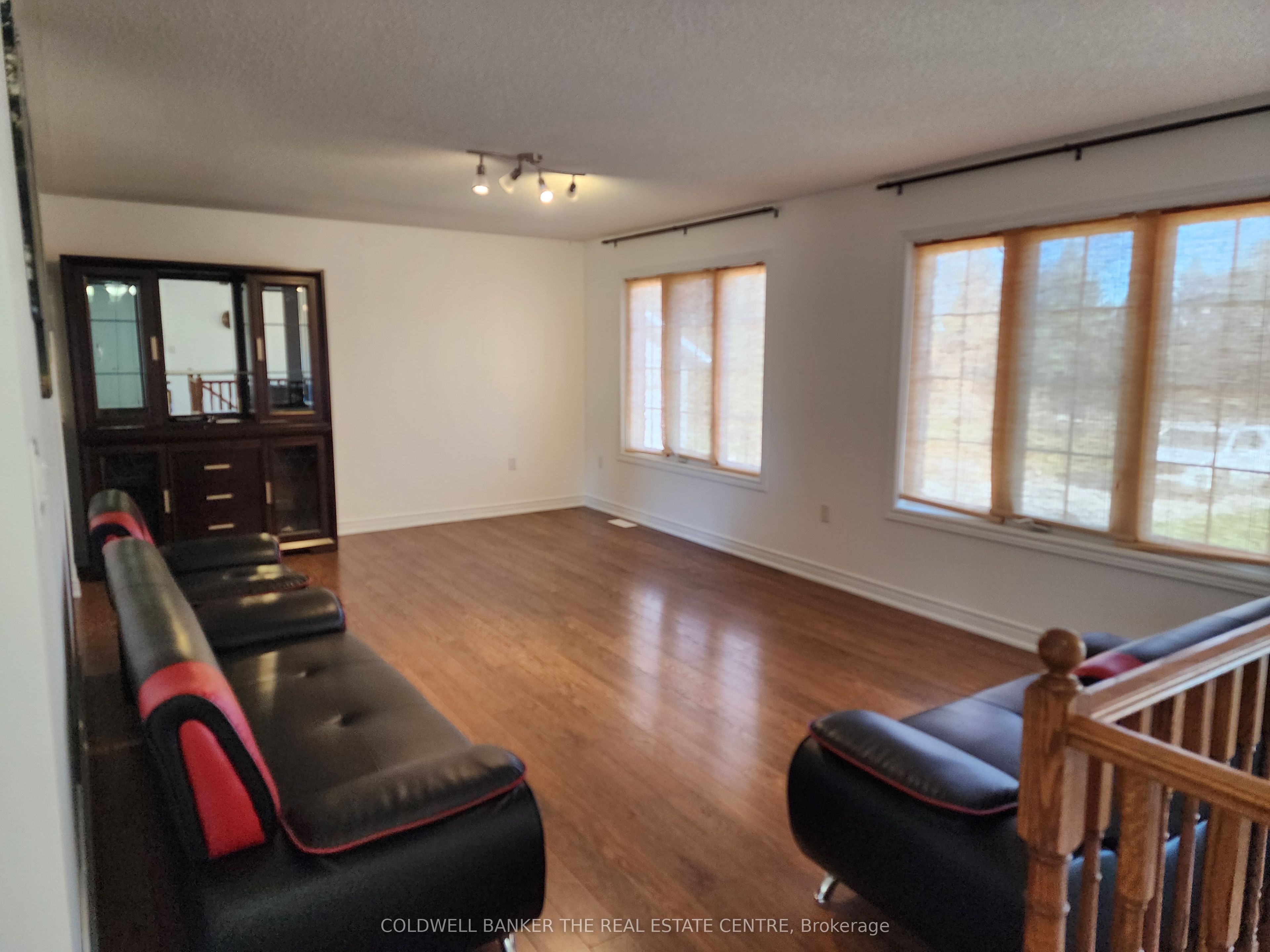 #main - 5164 10th Line Property Photo 5
