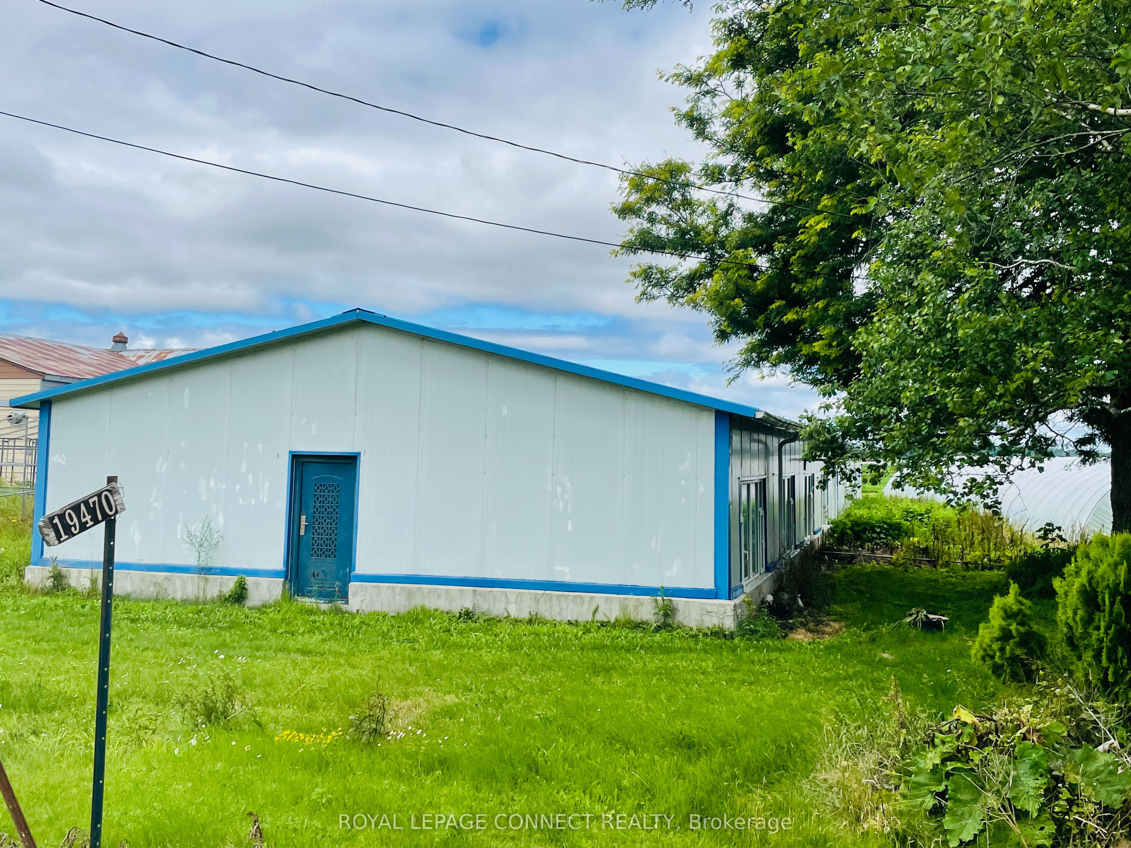 19470 Dufferin Street Property Photo 3