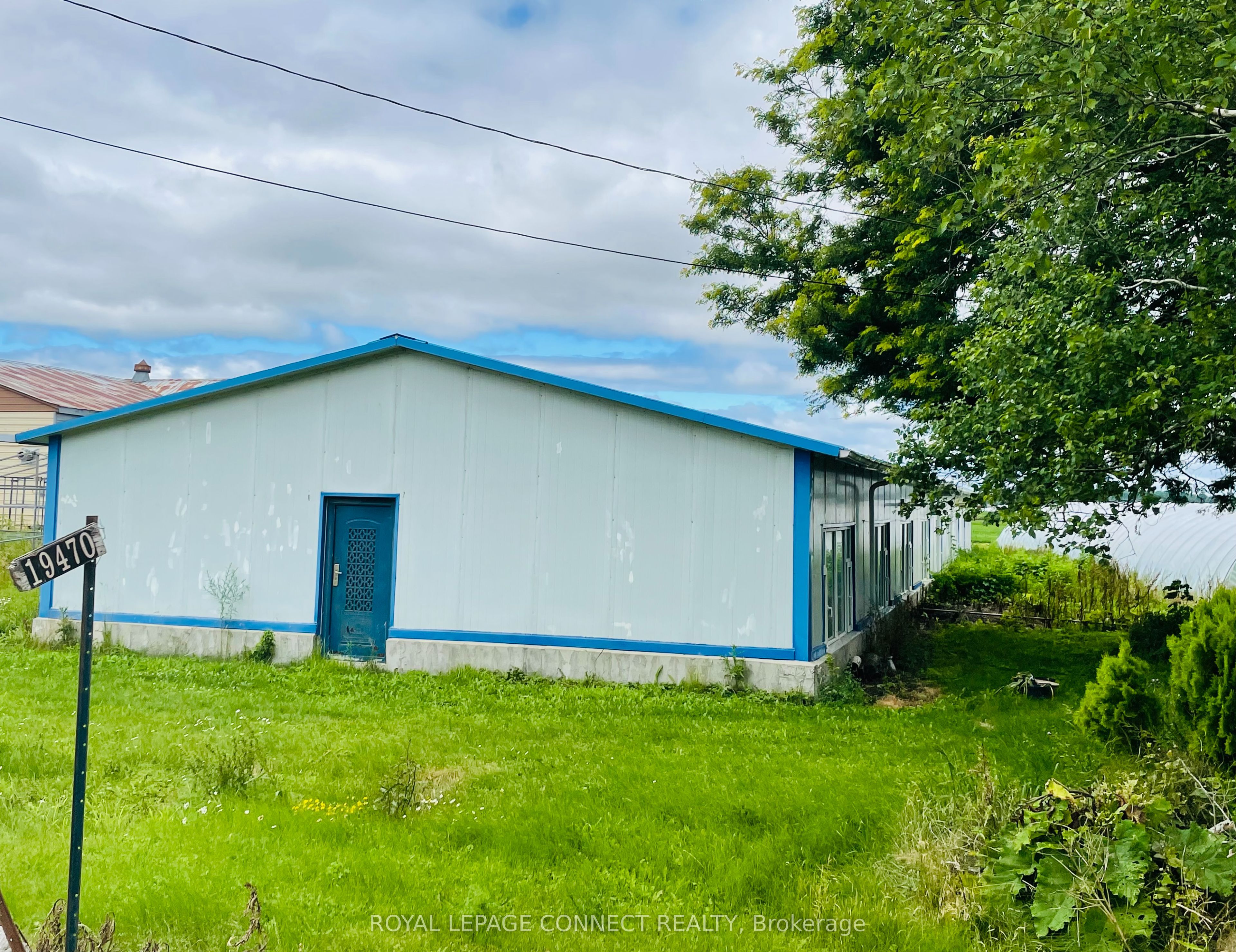 19470 Dufferin Street Property Photo 4