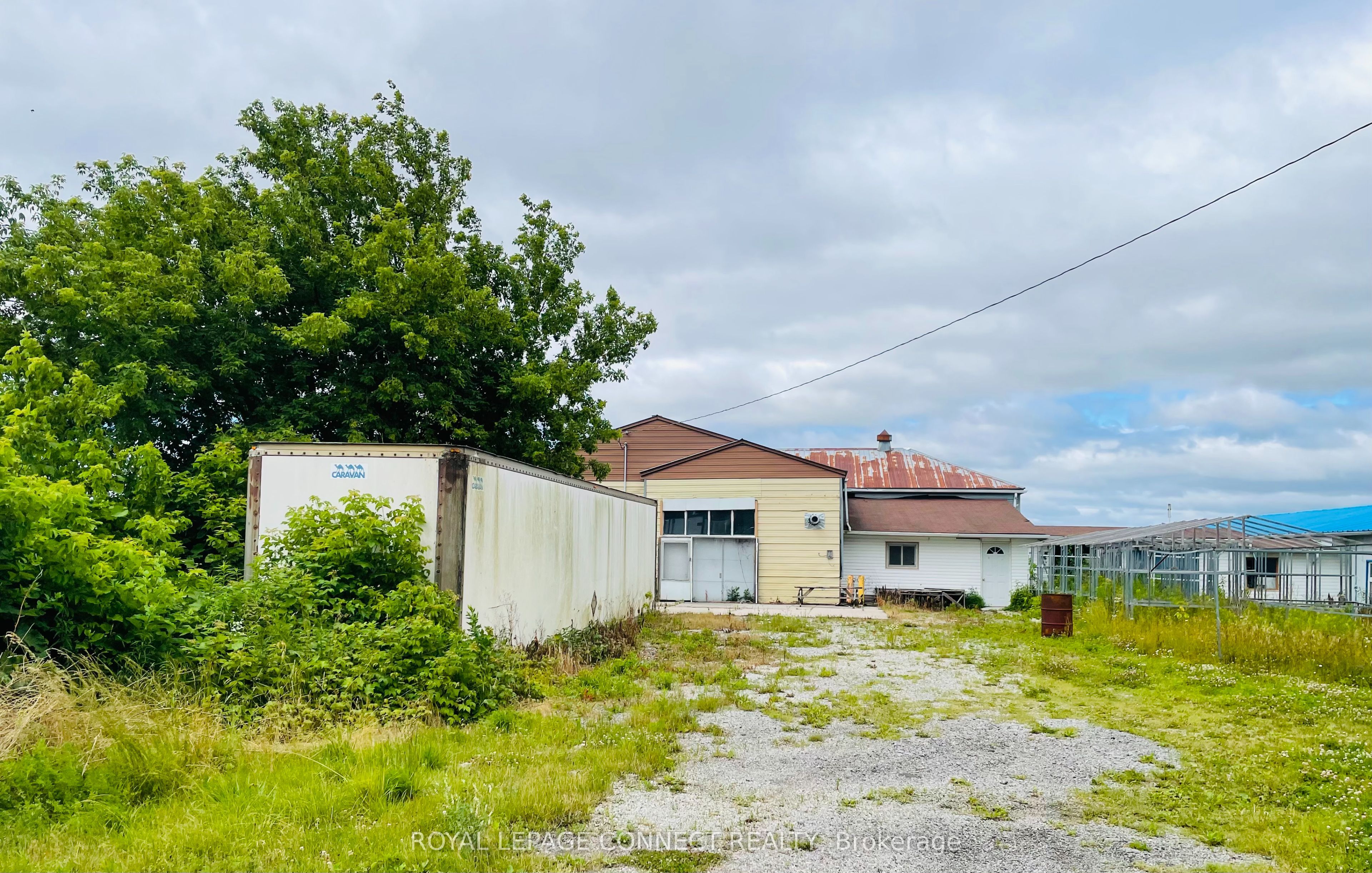 19470 Dufferin Street Property Photo 8