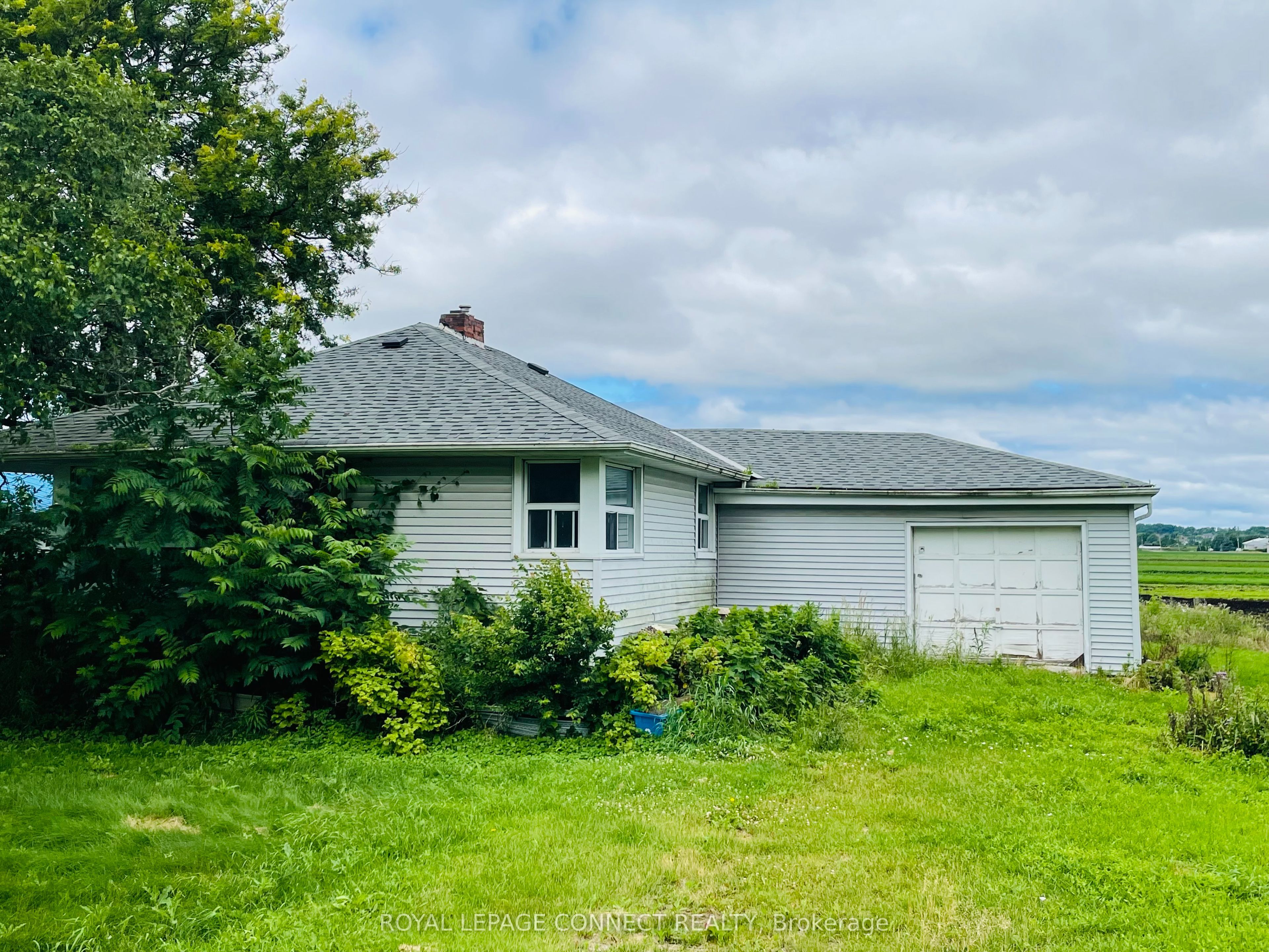 19470 Dufferin Street Property Photo 13