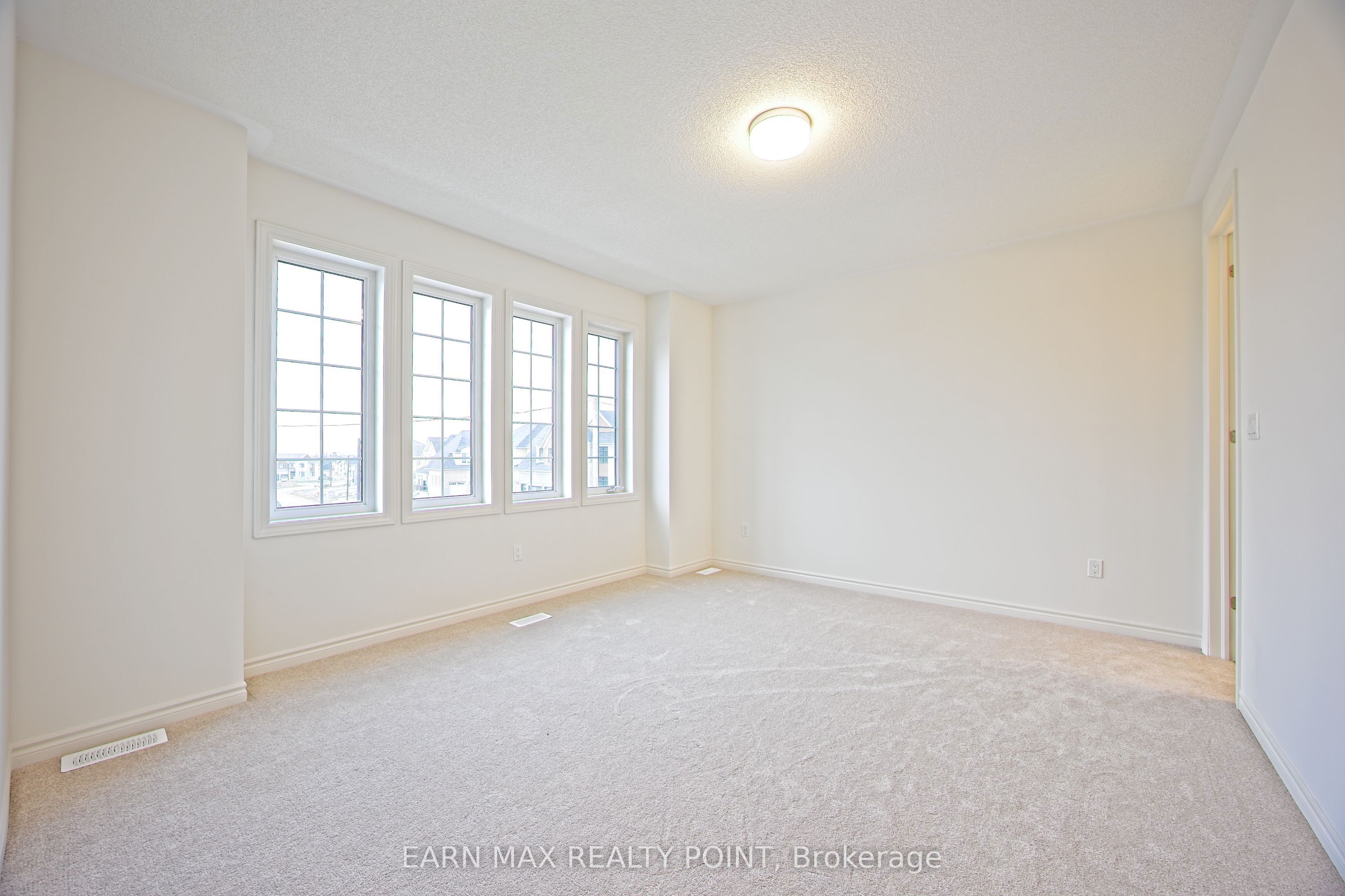 19 Marigold Boulevard Property Photo 35