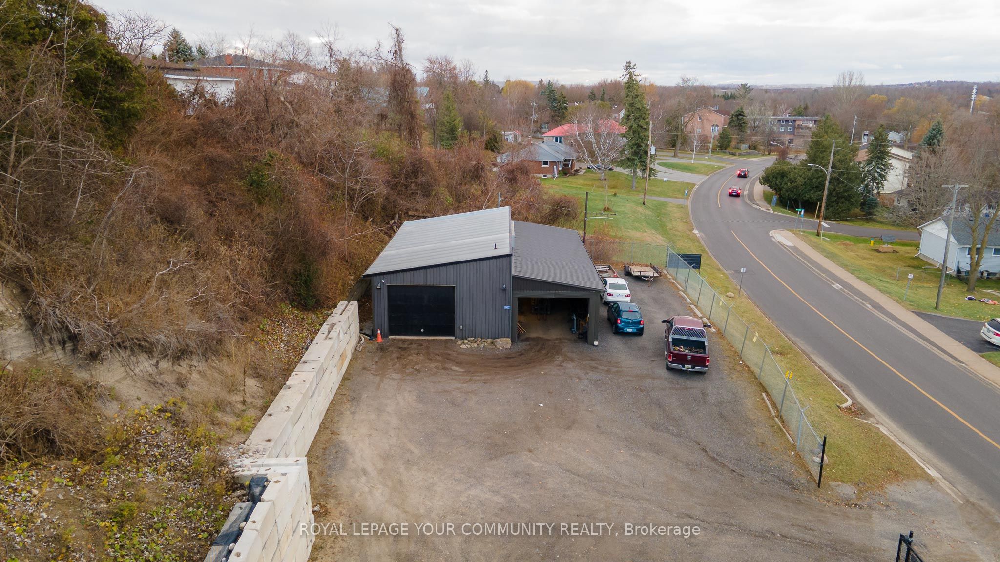 103 The Queensway Property Photo 7