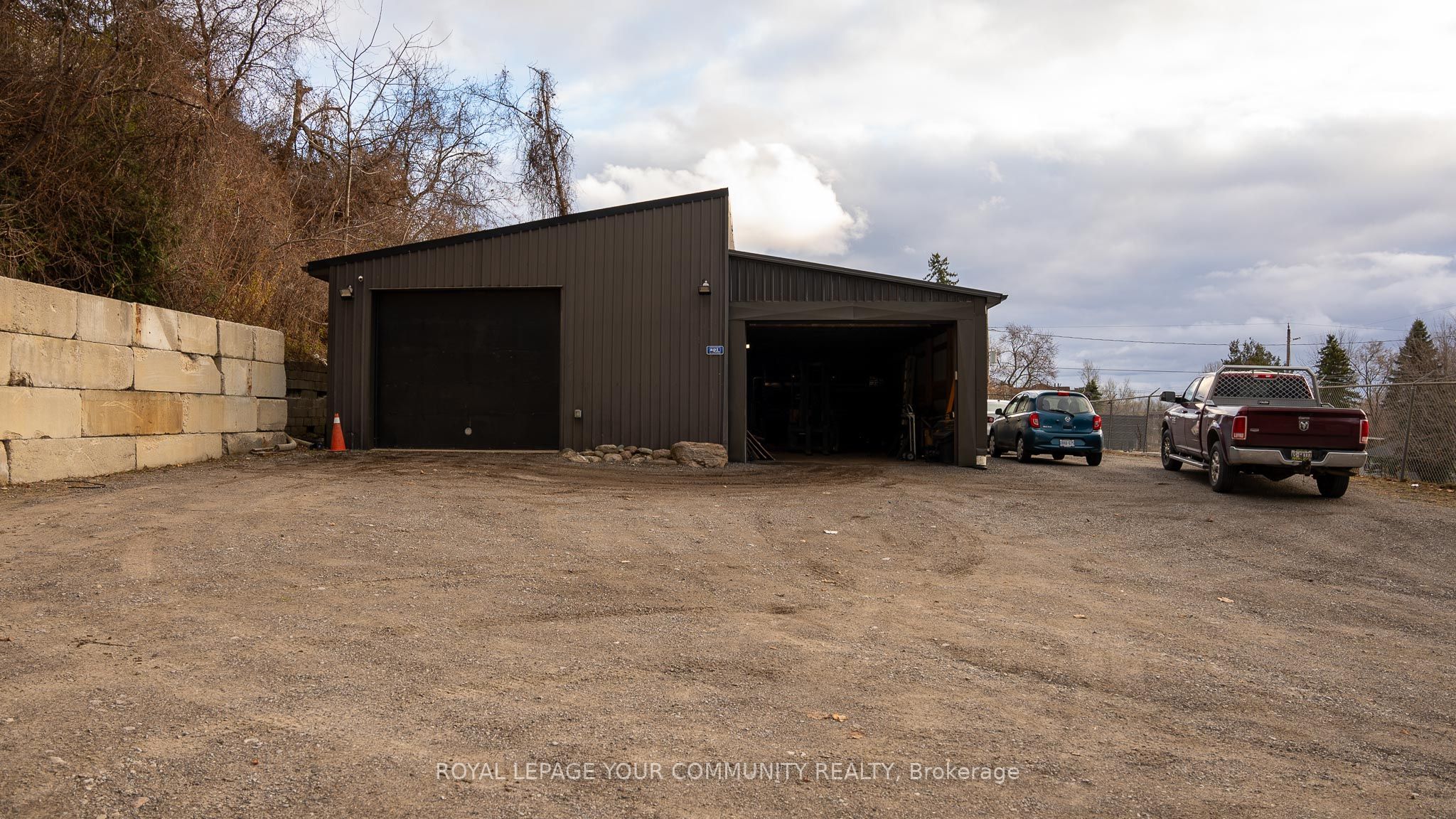 103 The Queensway Property Photo 28
