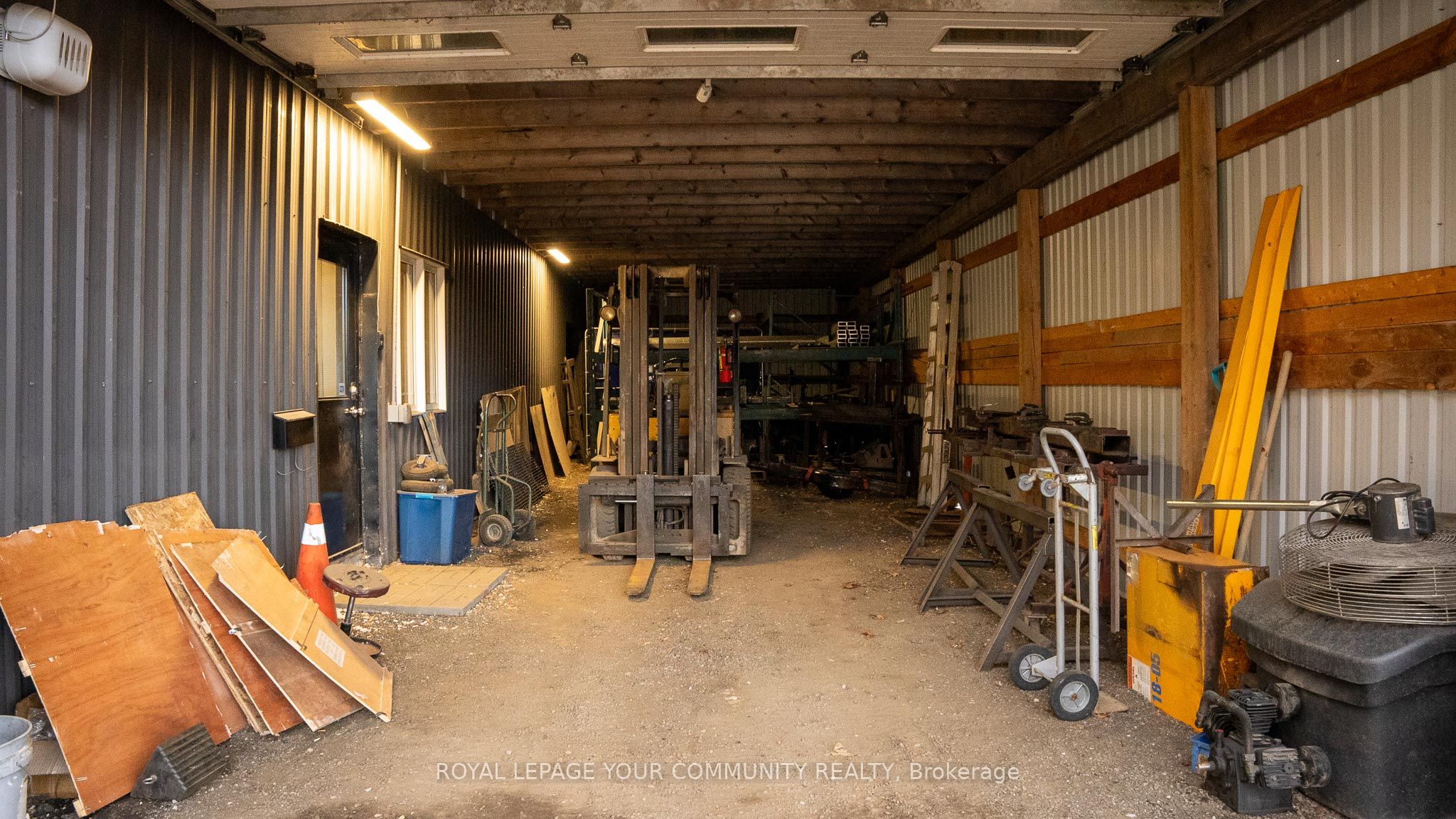 103 The Queensway Property Photo 32