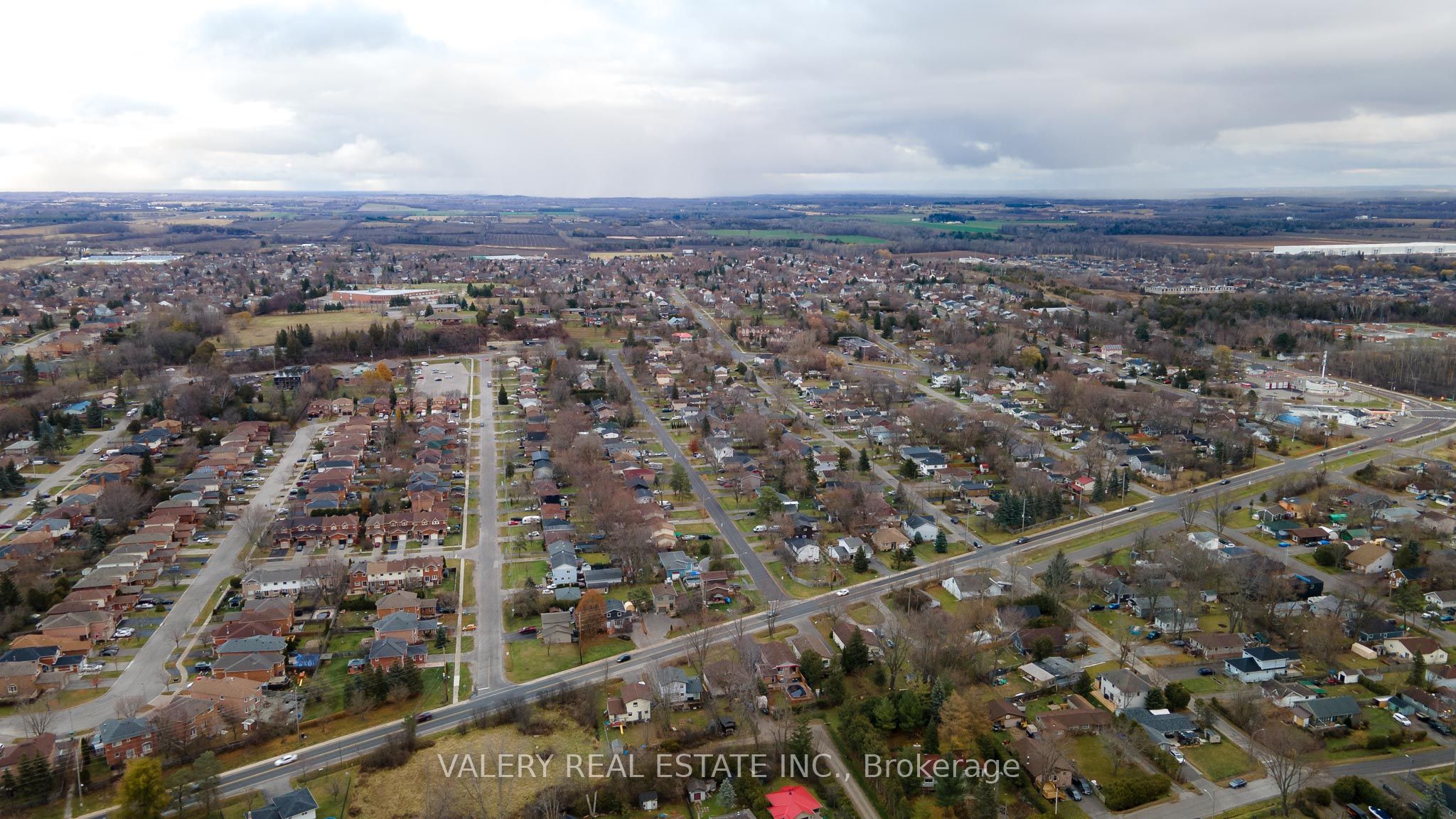 103 The Queensway S Property Photo 18