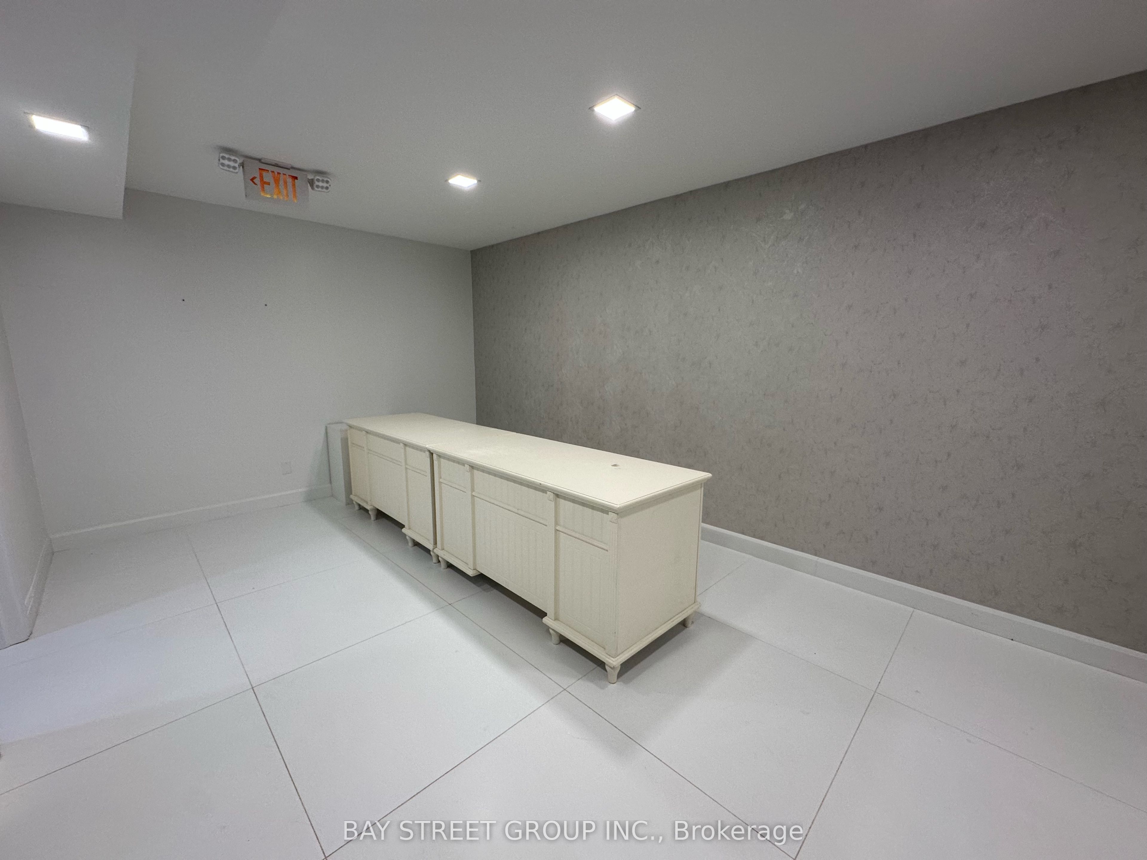 #lower - 105 Main Street Property Photo 4