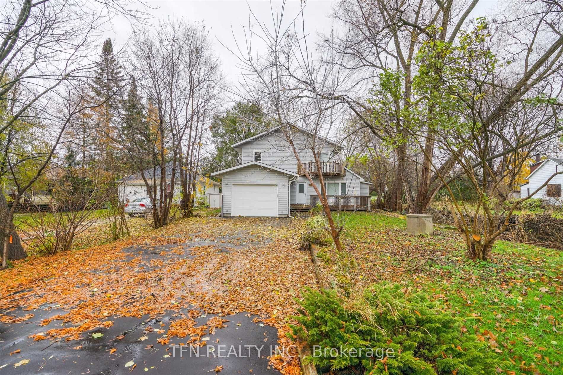 986 Robinson Street Property Photo 1