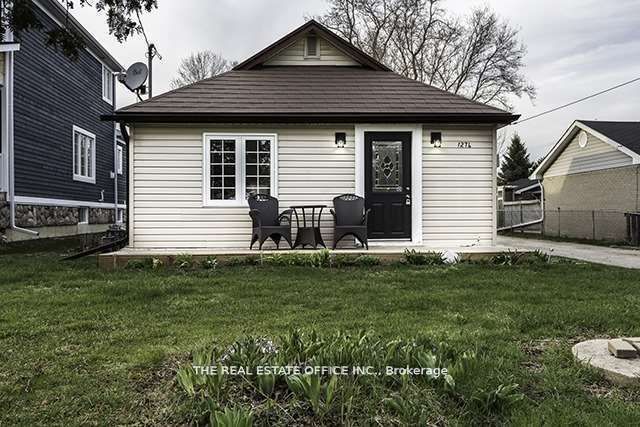 1274 Killarney Beach Road Property Photo 1