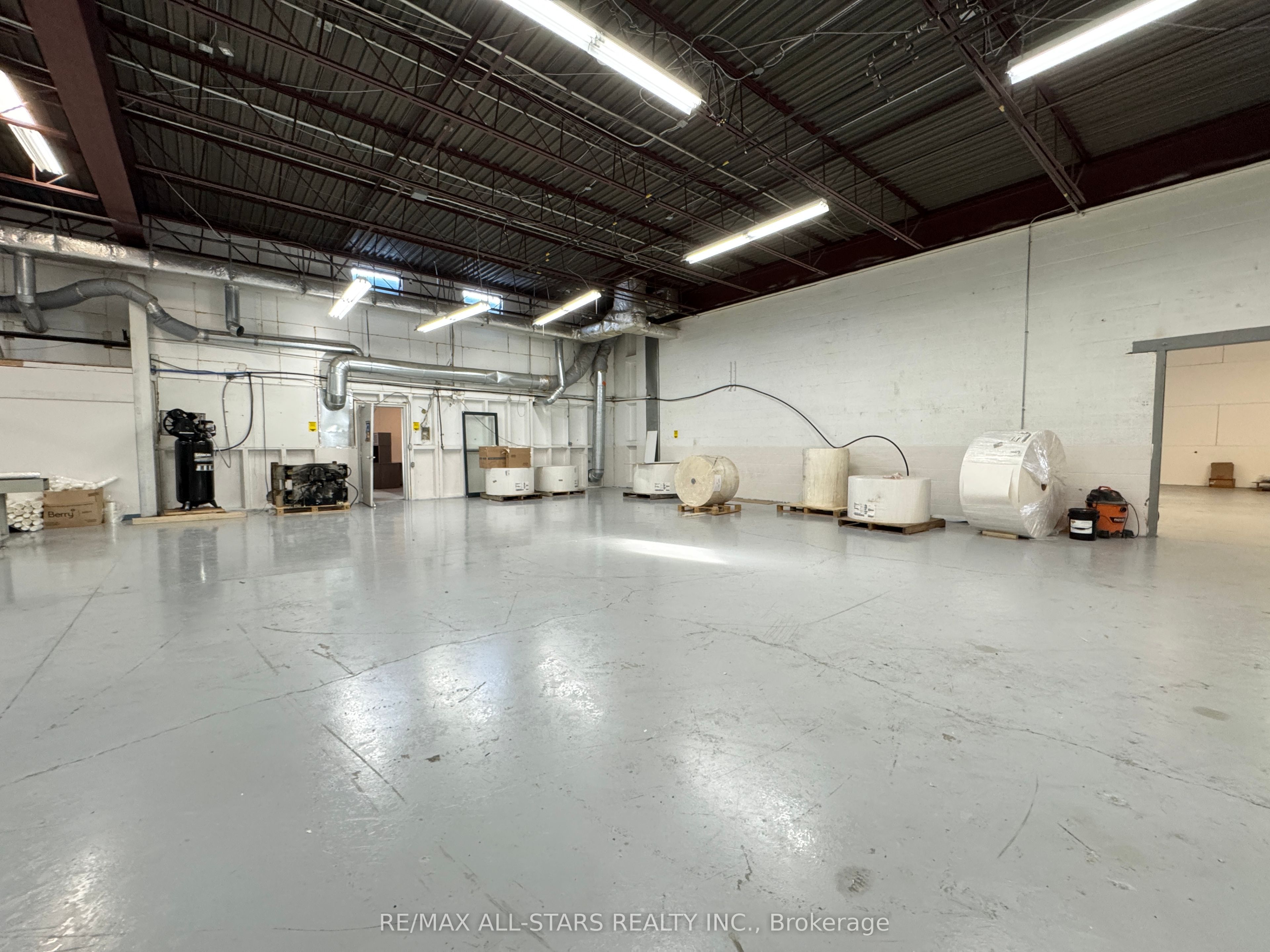 ##2-3 - 10 Gormley Industrial Avenue Property Photo 8