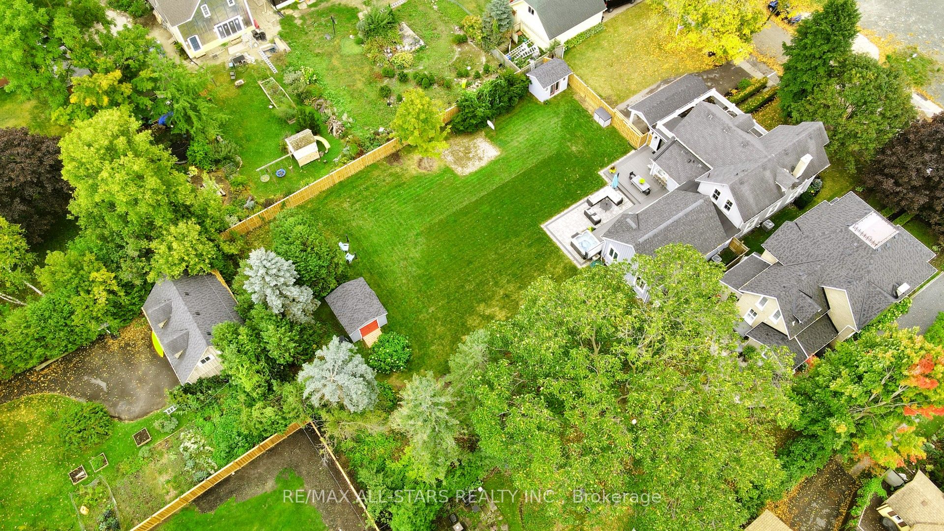 17 First Avenue Property Photo 6