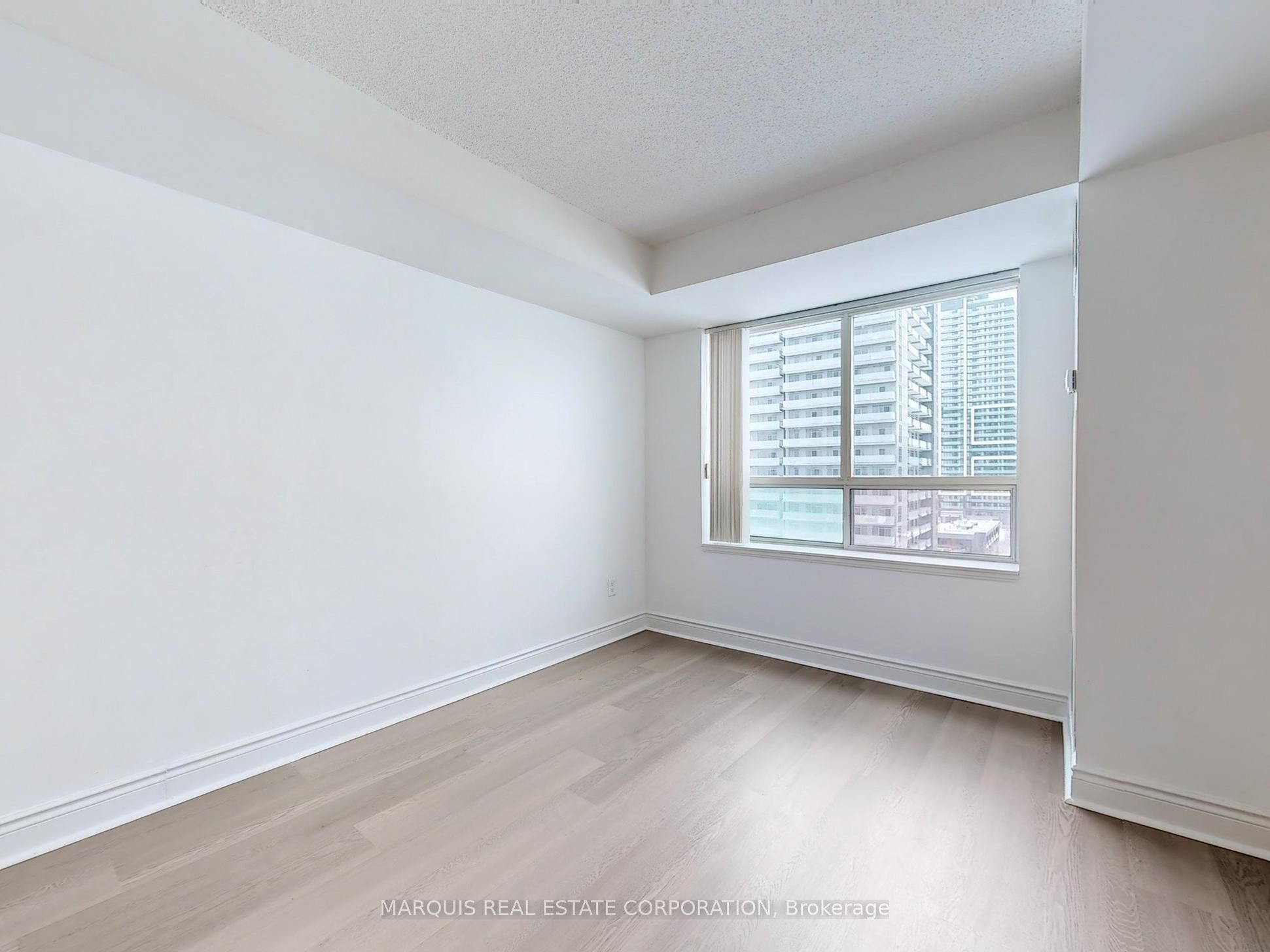 #908 - 39 Oneida Crescent Property Photo 4