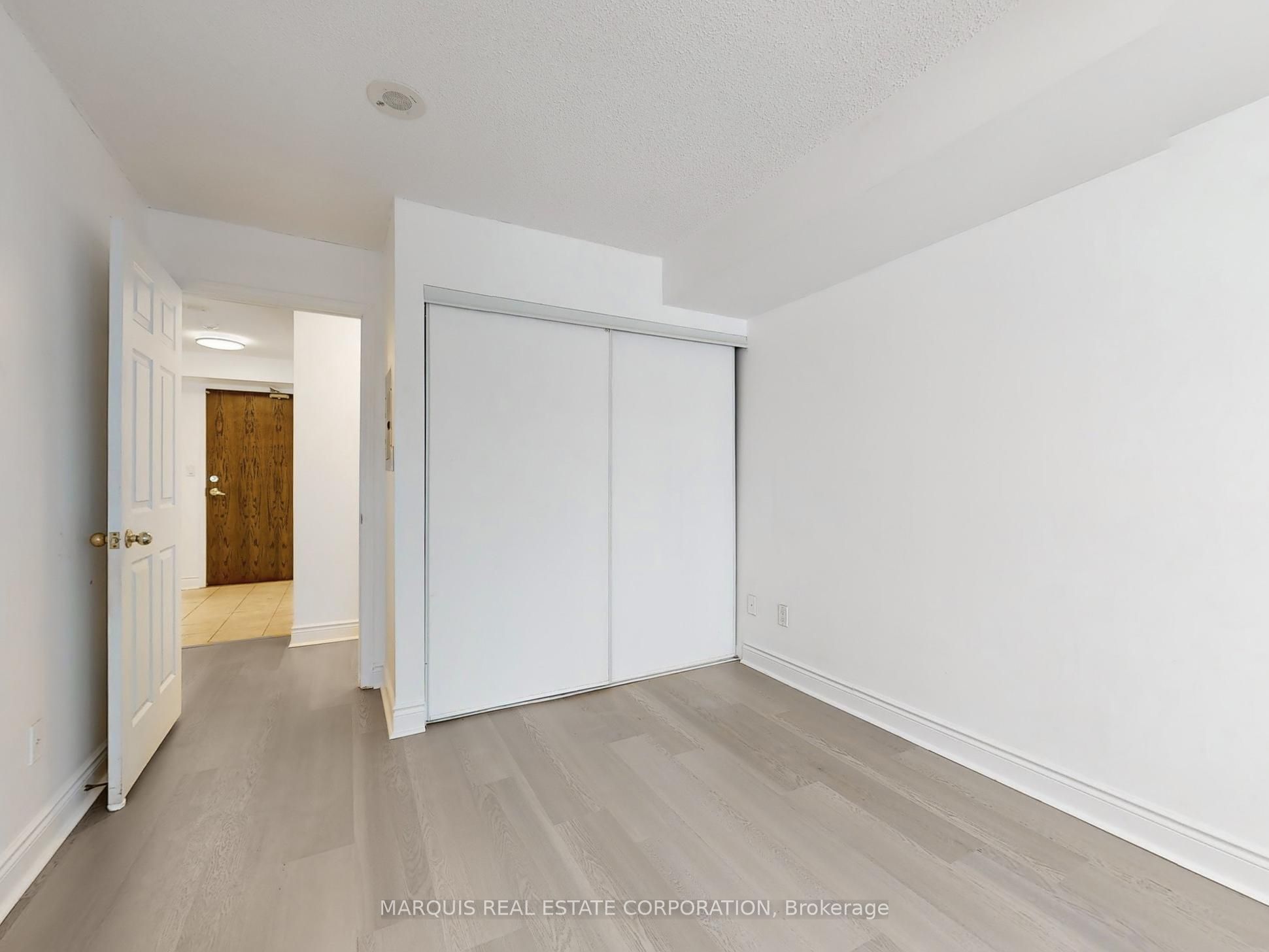#908 - 39 Oneida Crescent Property Photo 5