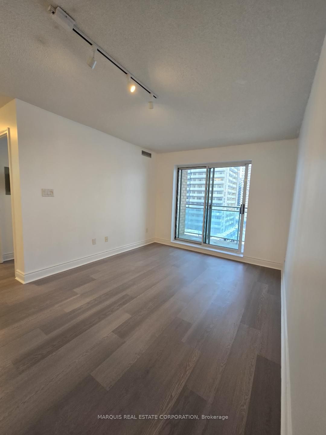 #908 - 39 Oneida Crescent Property Photo 7
