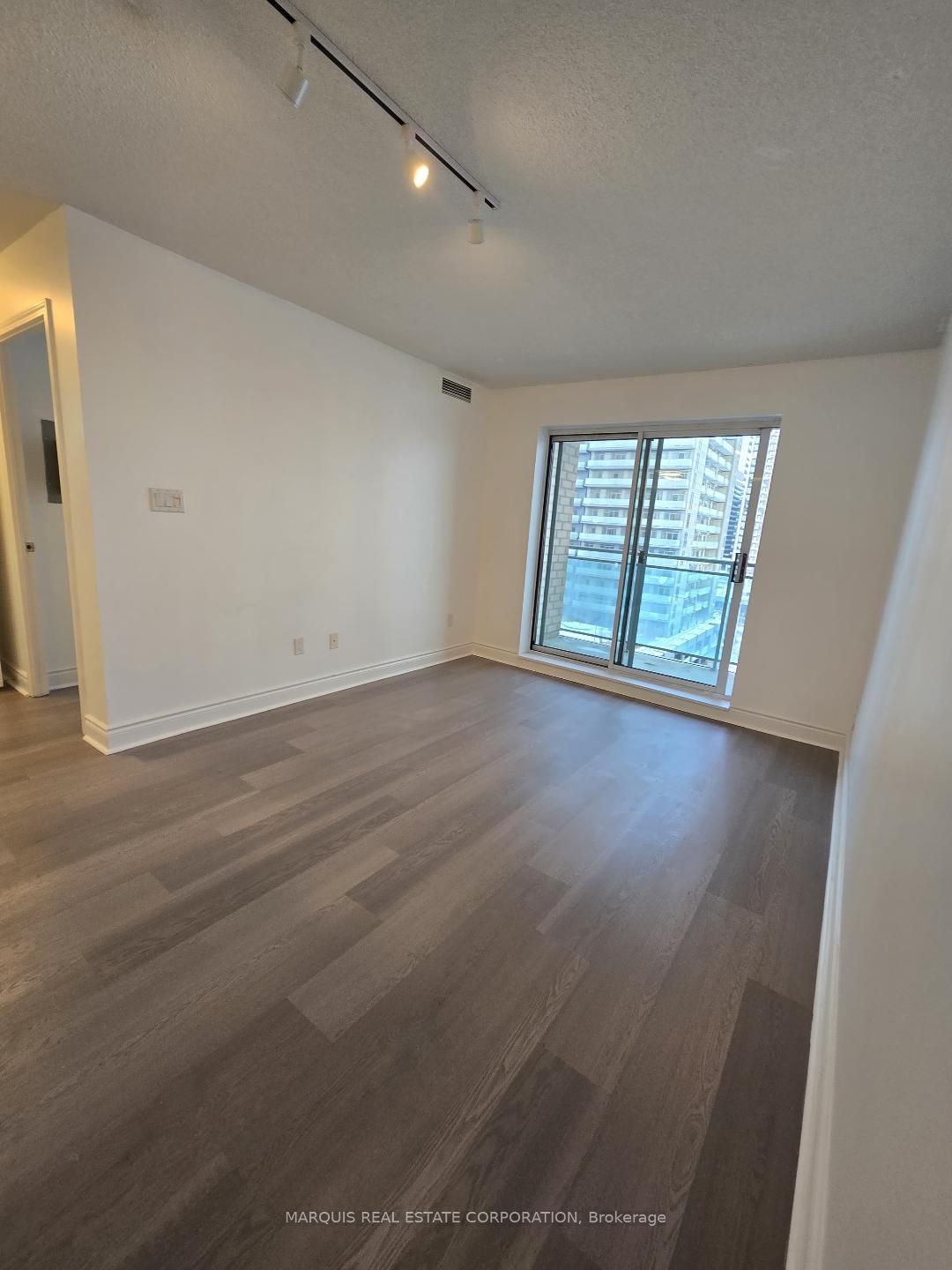 #908 - 39 Oneida Crescent Property Photo 8
