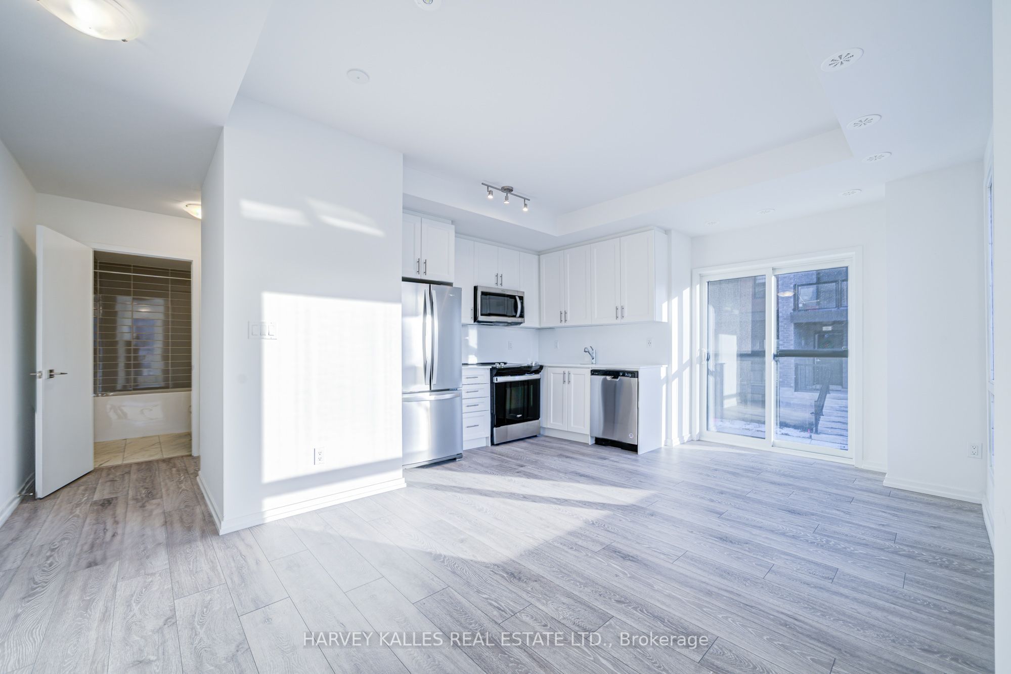 #2 - 11 Lytham Green Circle Property Photo 7