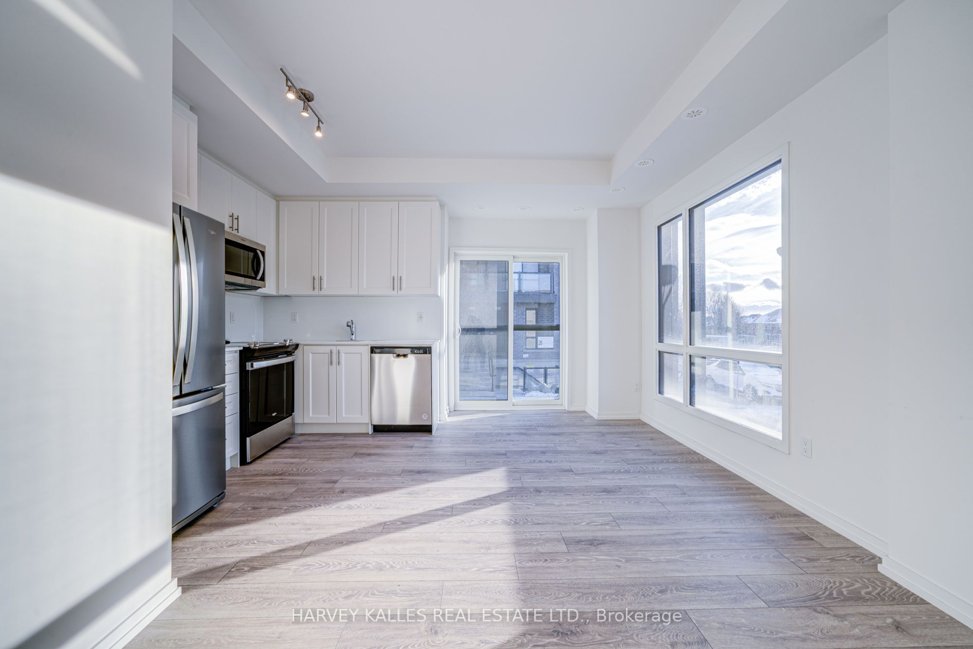 #2 - 11 Lytham Green Circle Property Photo 8
