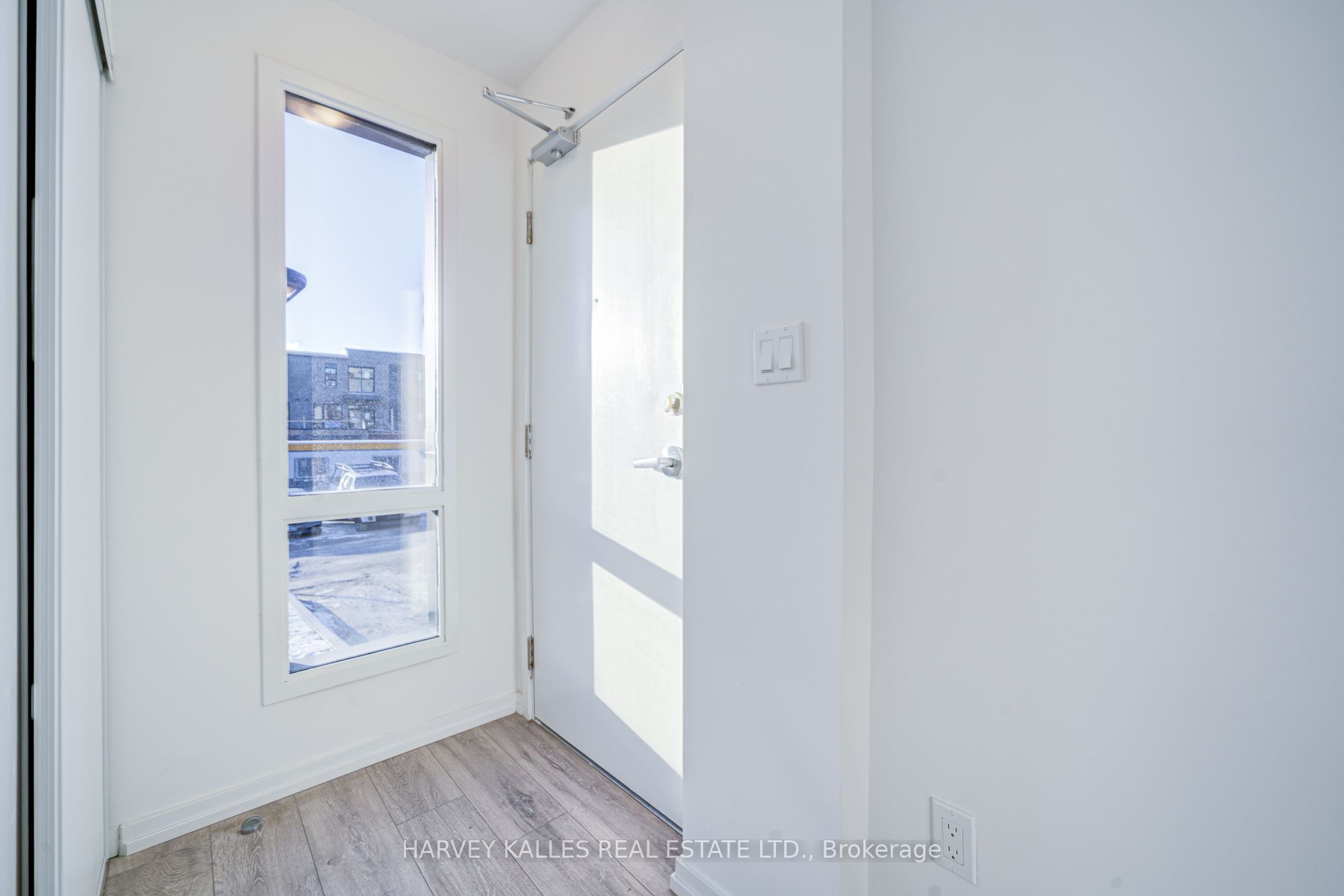 #2 - 11 Lytham Green Circle Property Photo 9