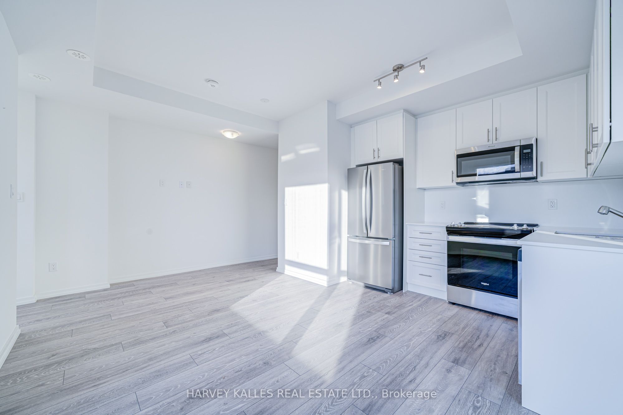#2 - 11 Lytham Green Circle Property Photo 10