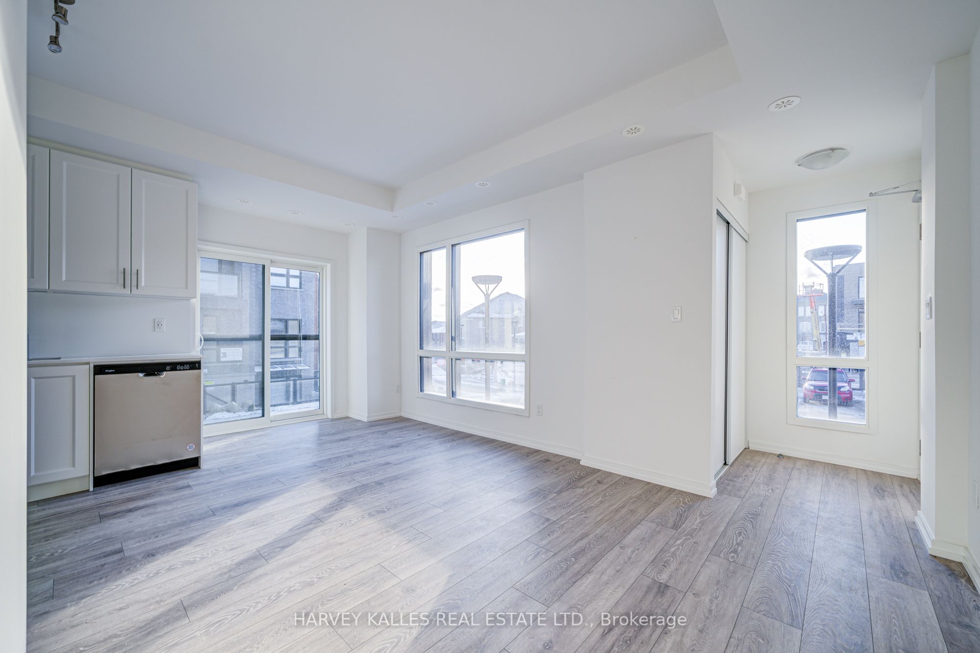 #2 - 11 Lytham Green Circle Property Photo 16