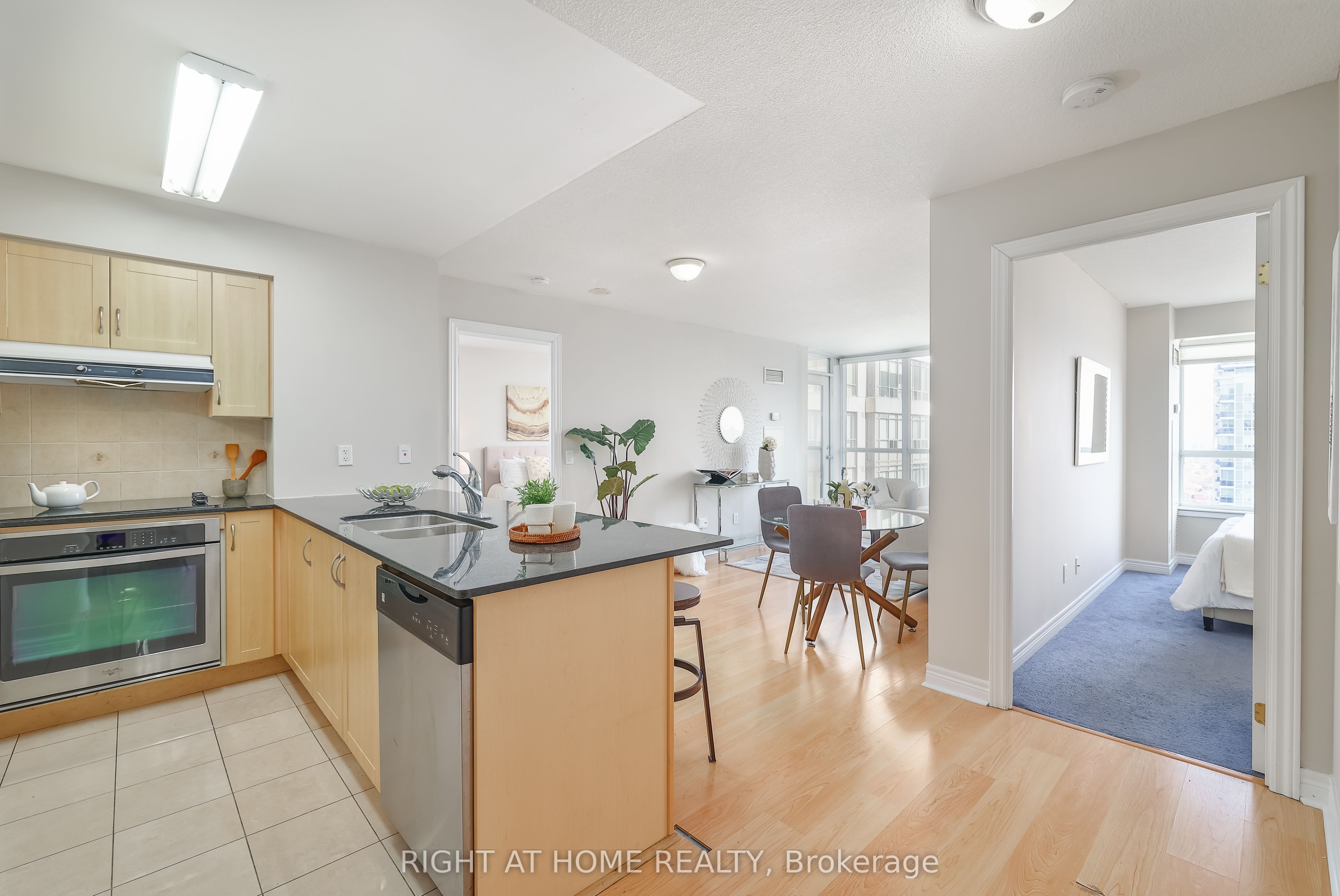 60 Disera Drive 1202 Property Photo 3