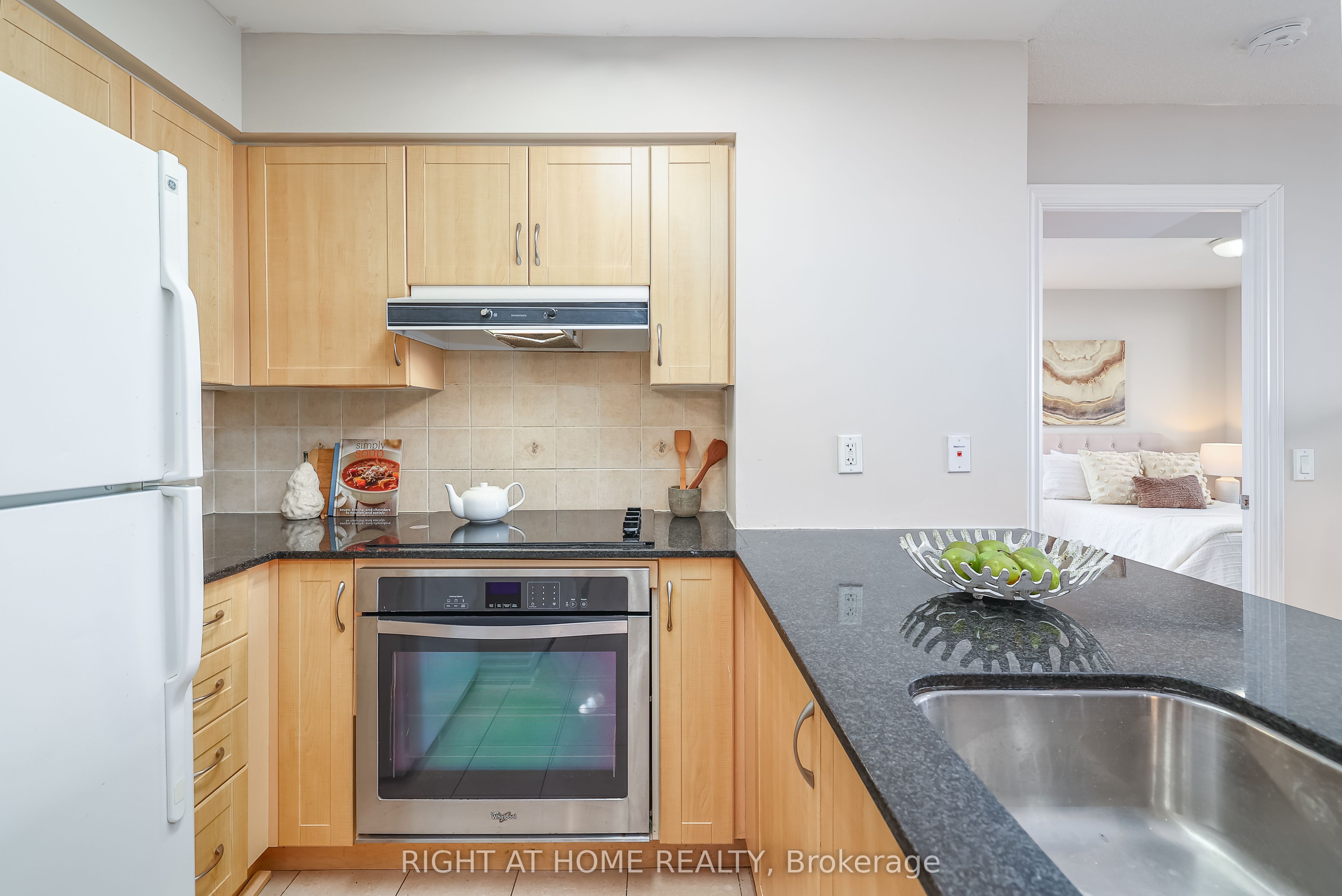 60 Disera Drive 1202 Property Photo 9