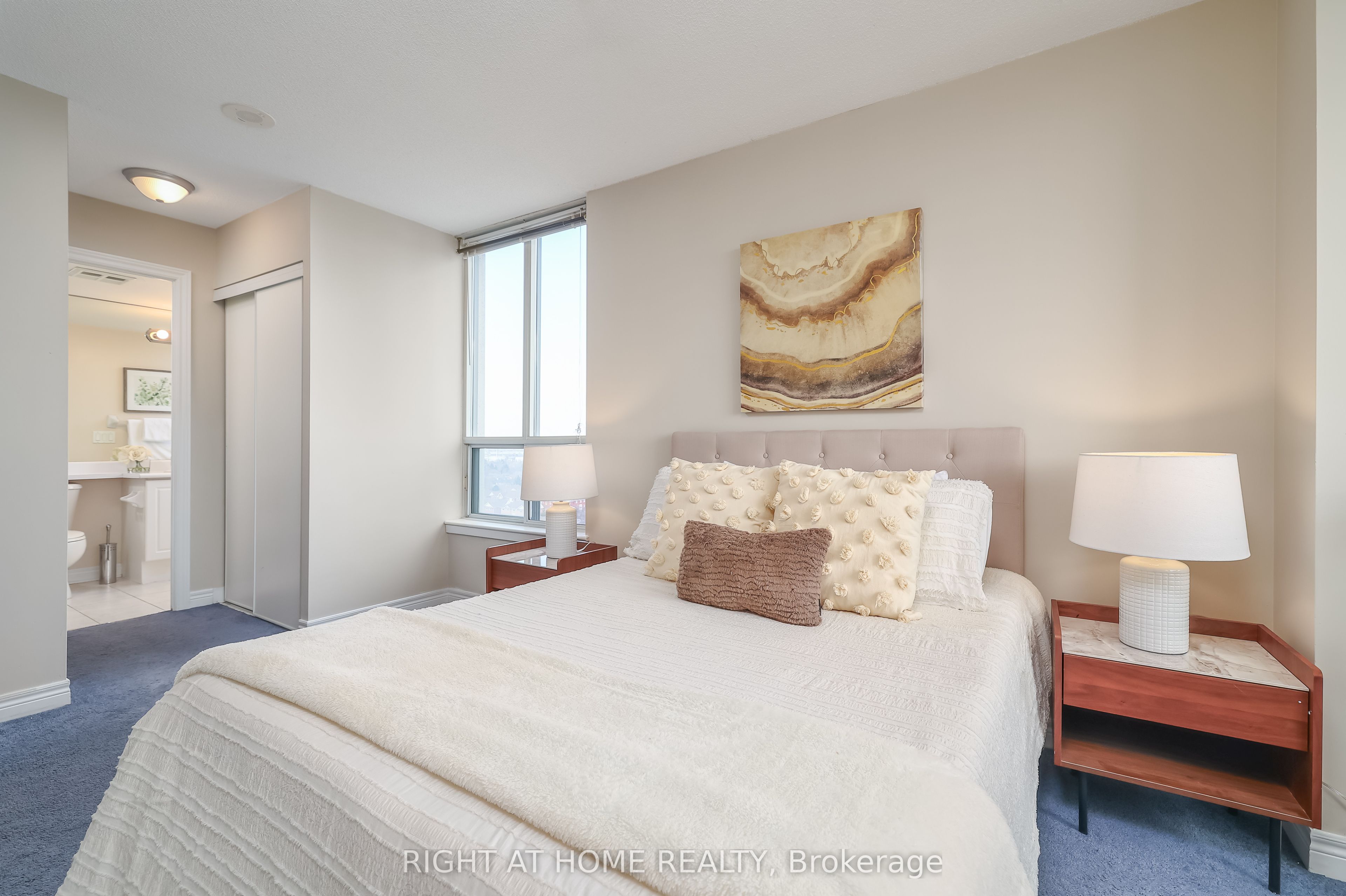 60 Disera Drive 1202 Property Photo 14