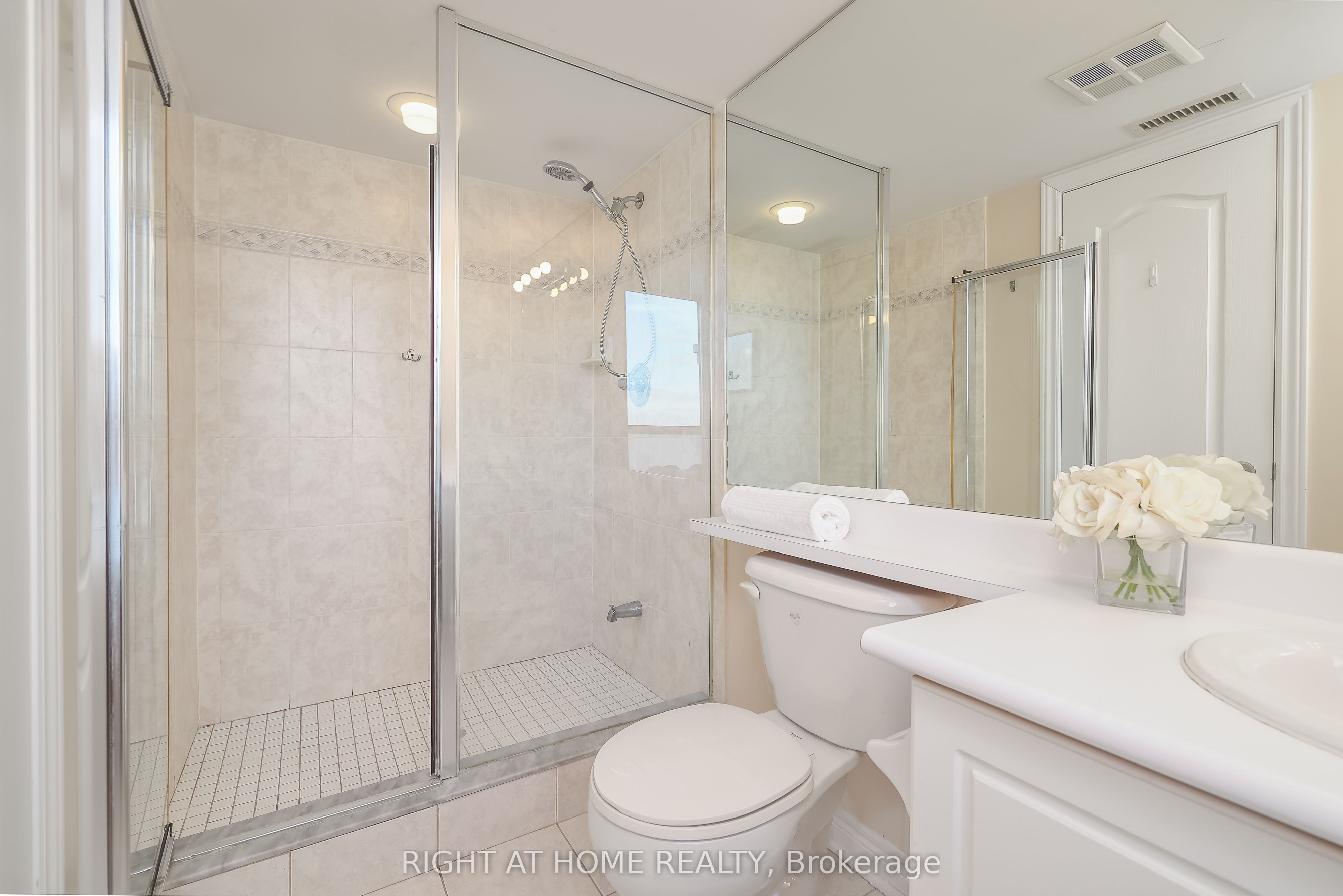 60 Disera Drive 1202 Property Photo 15
