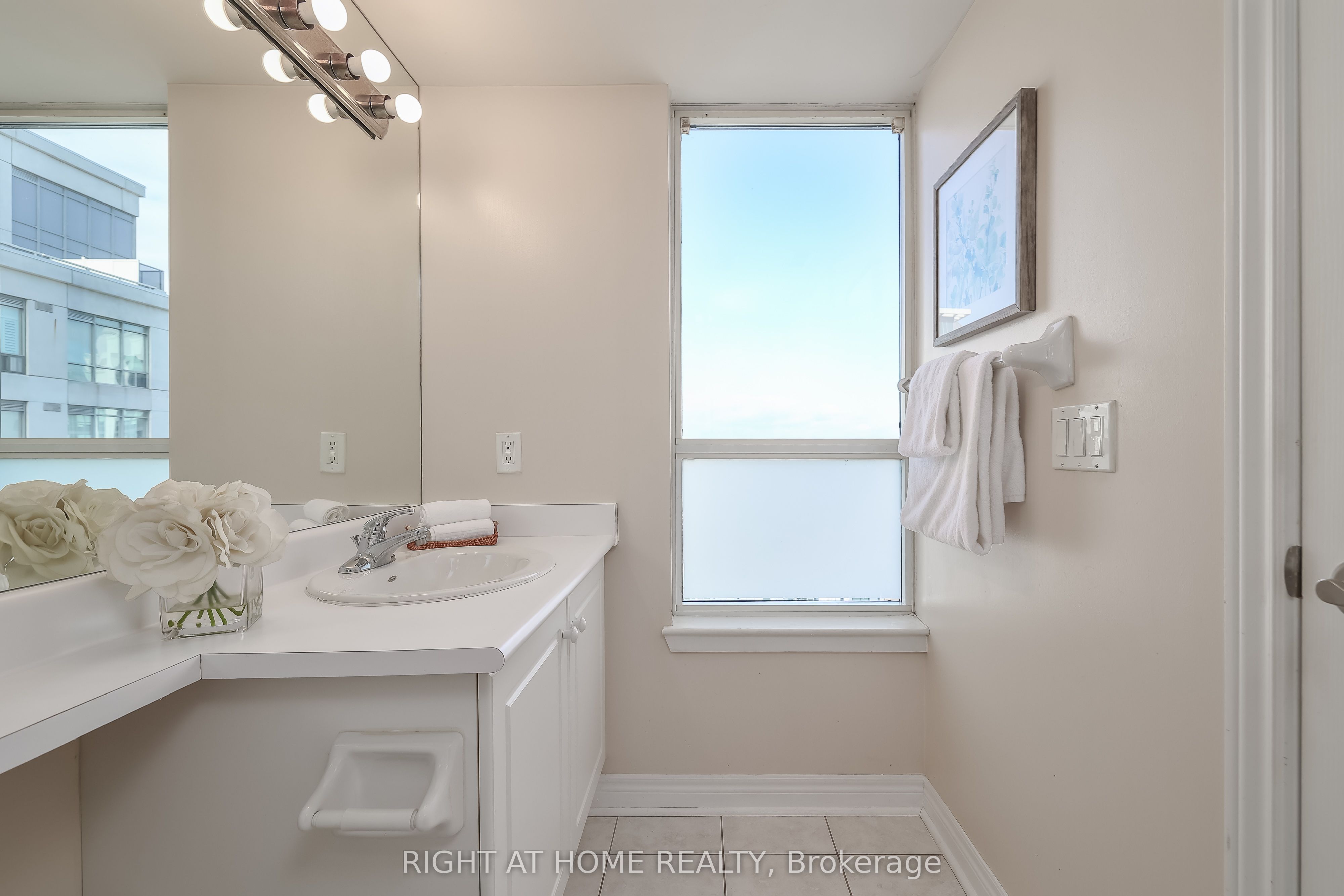 60 Disera Drive 1202 Property Photo 16