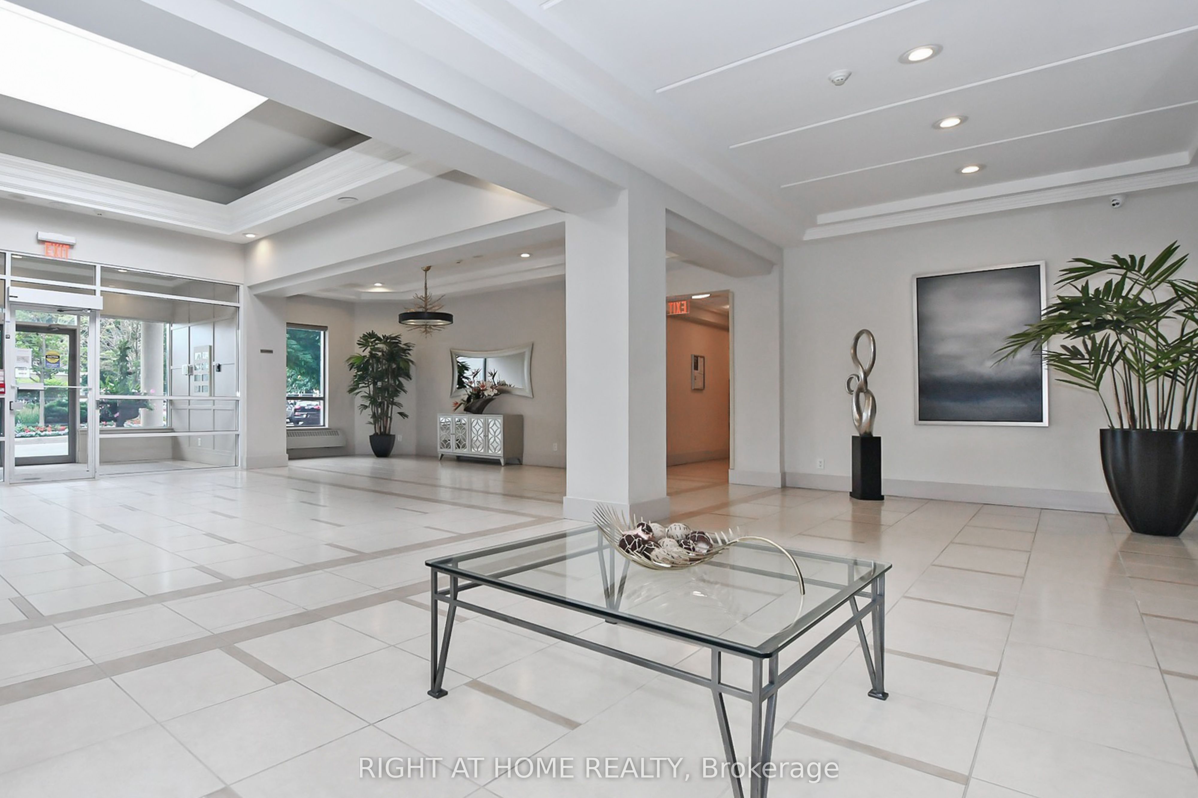 60 Disera Drive 1202 Property Photo 22