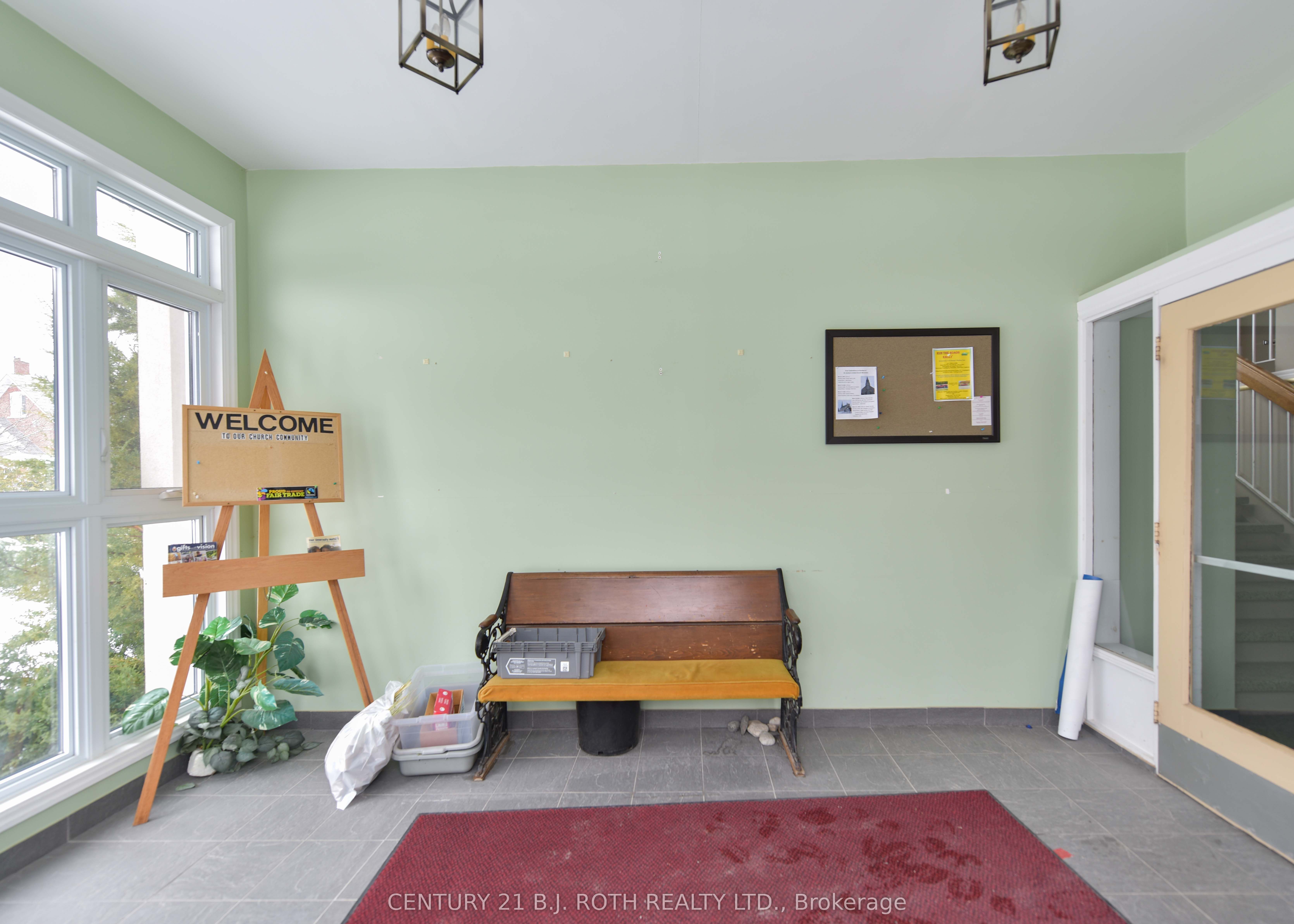 523 Simcoe Street Property Photo 1