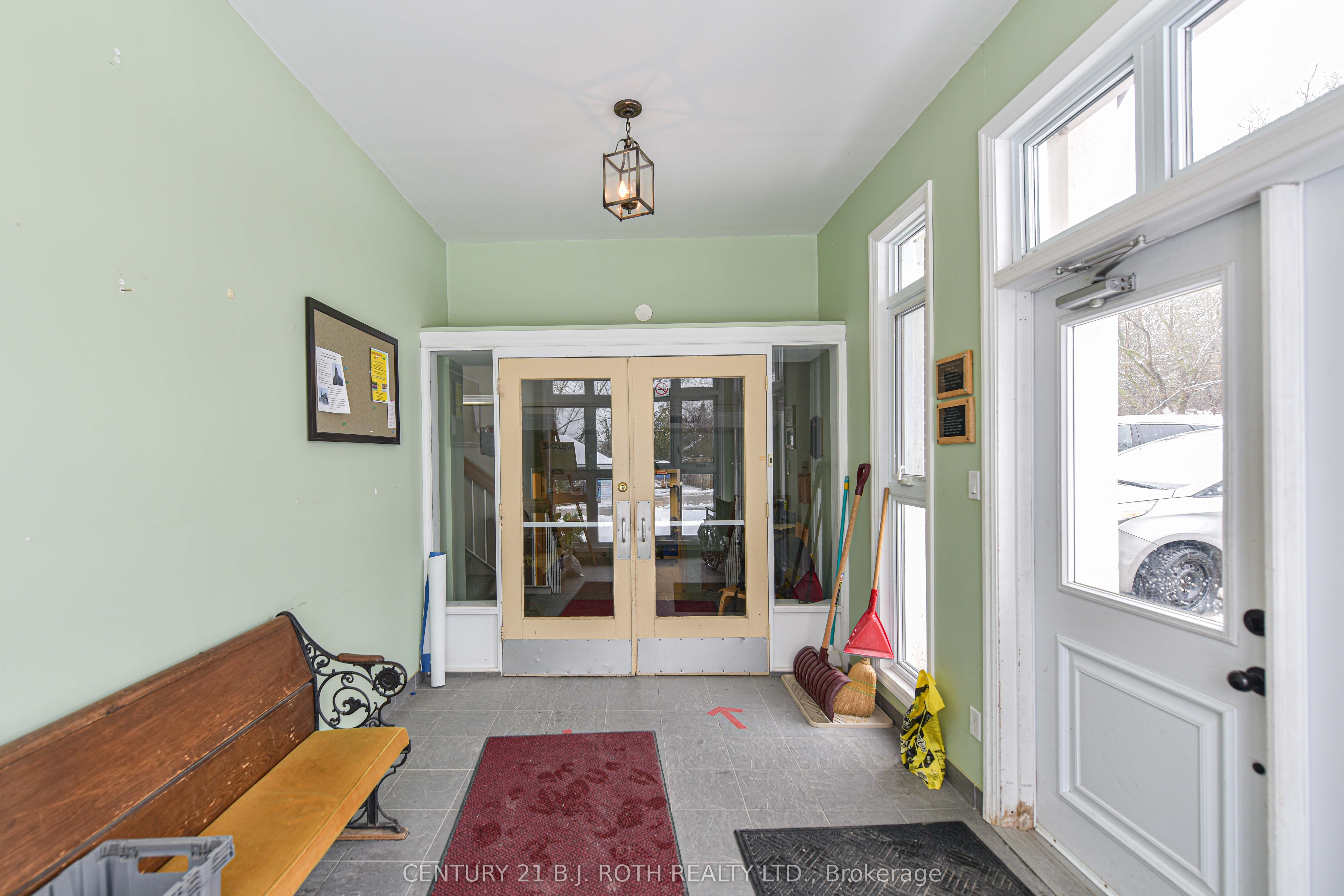 523 Simcoe Street Property Photo 2