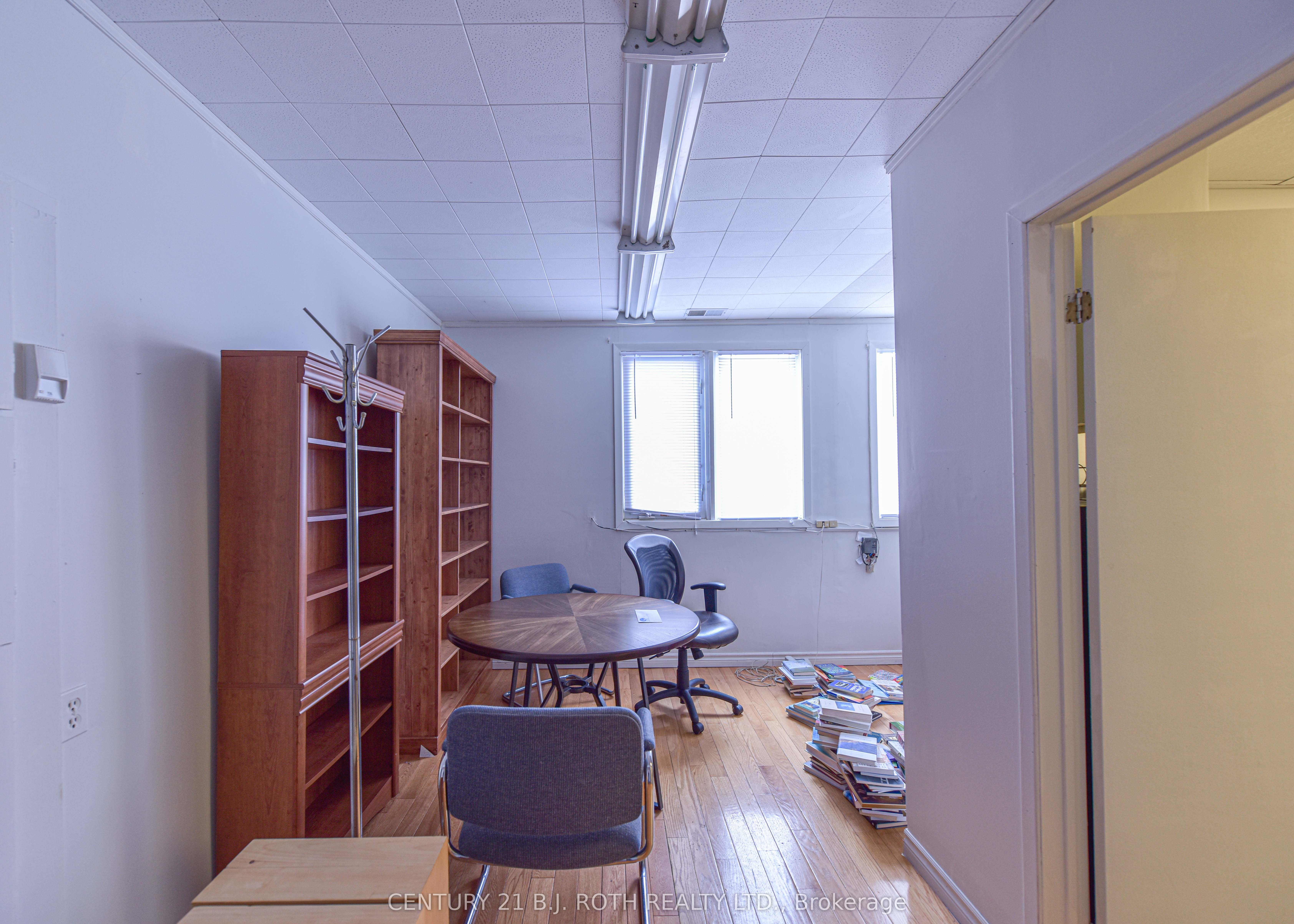 523 Simcoe Street Property Photo 4