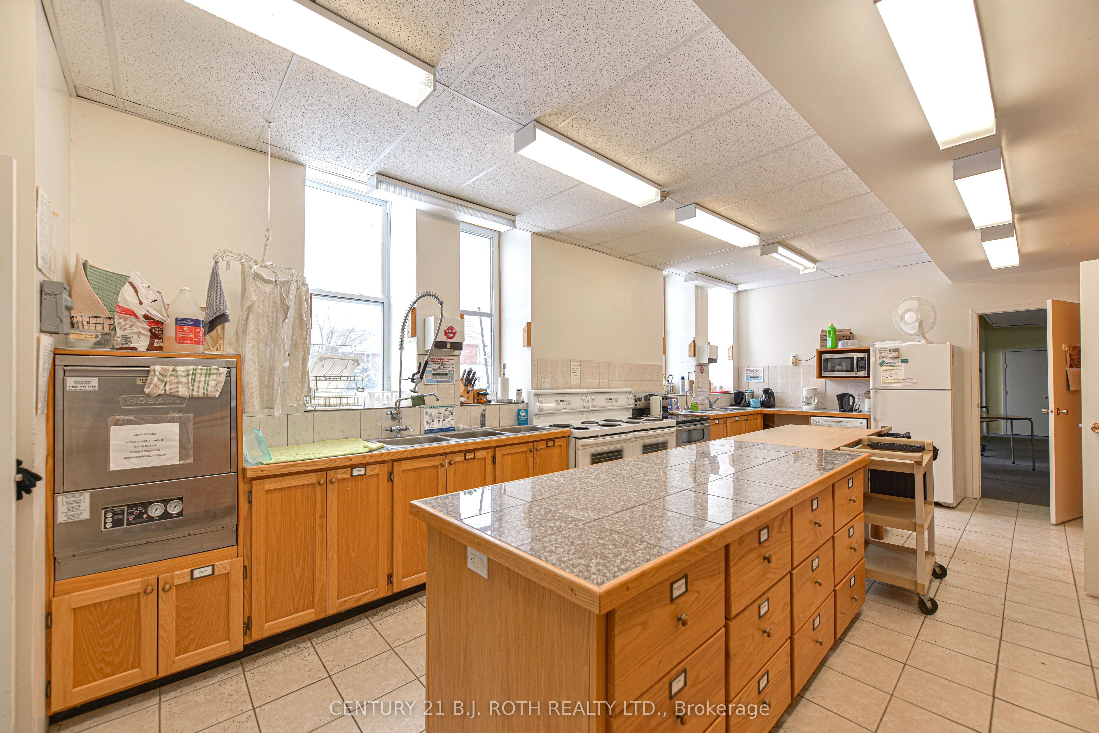 523 Simcoe Street Property Photo 9