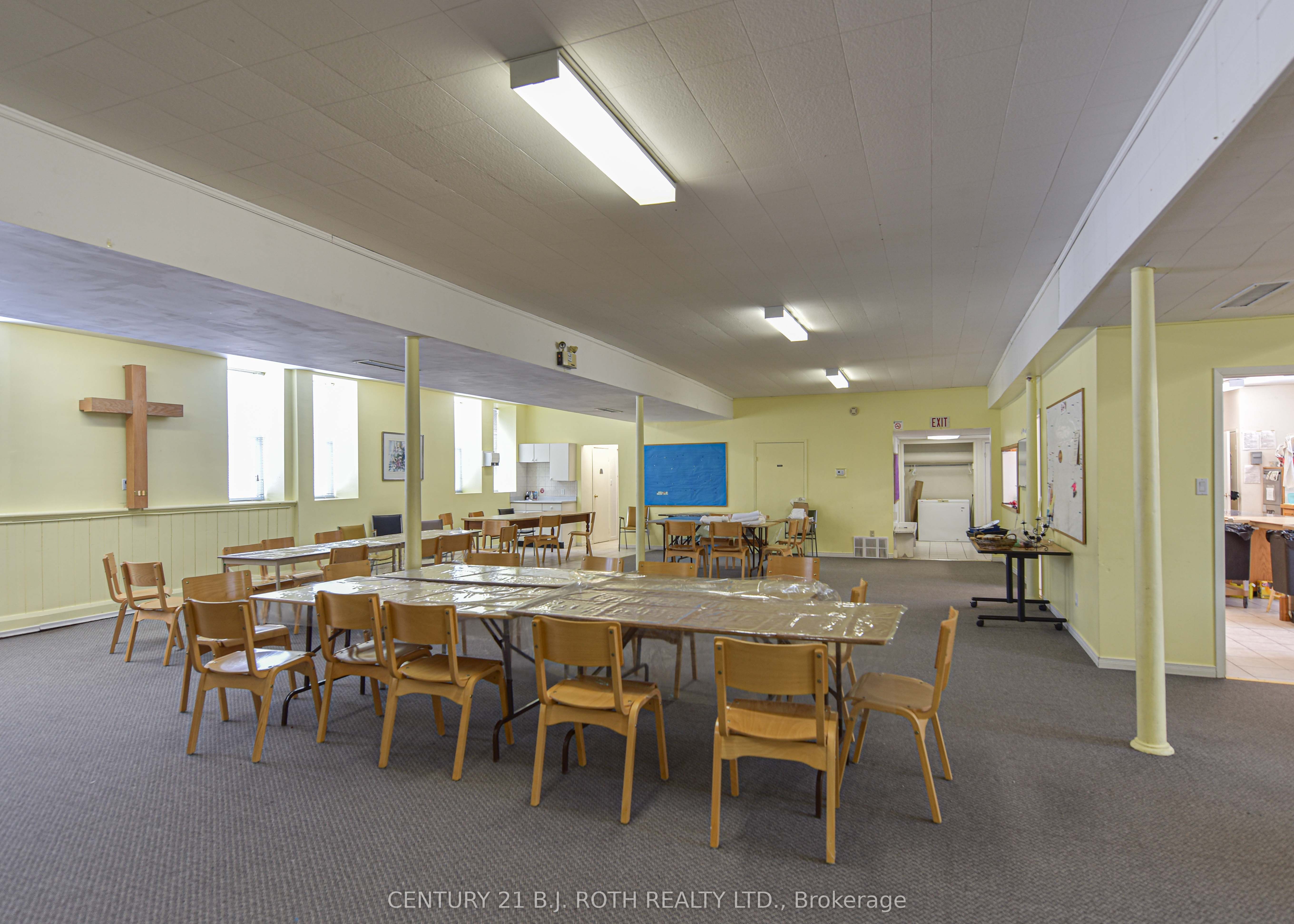 523 Simcoe Street Property Photo 14