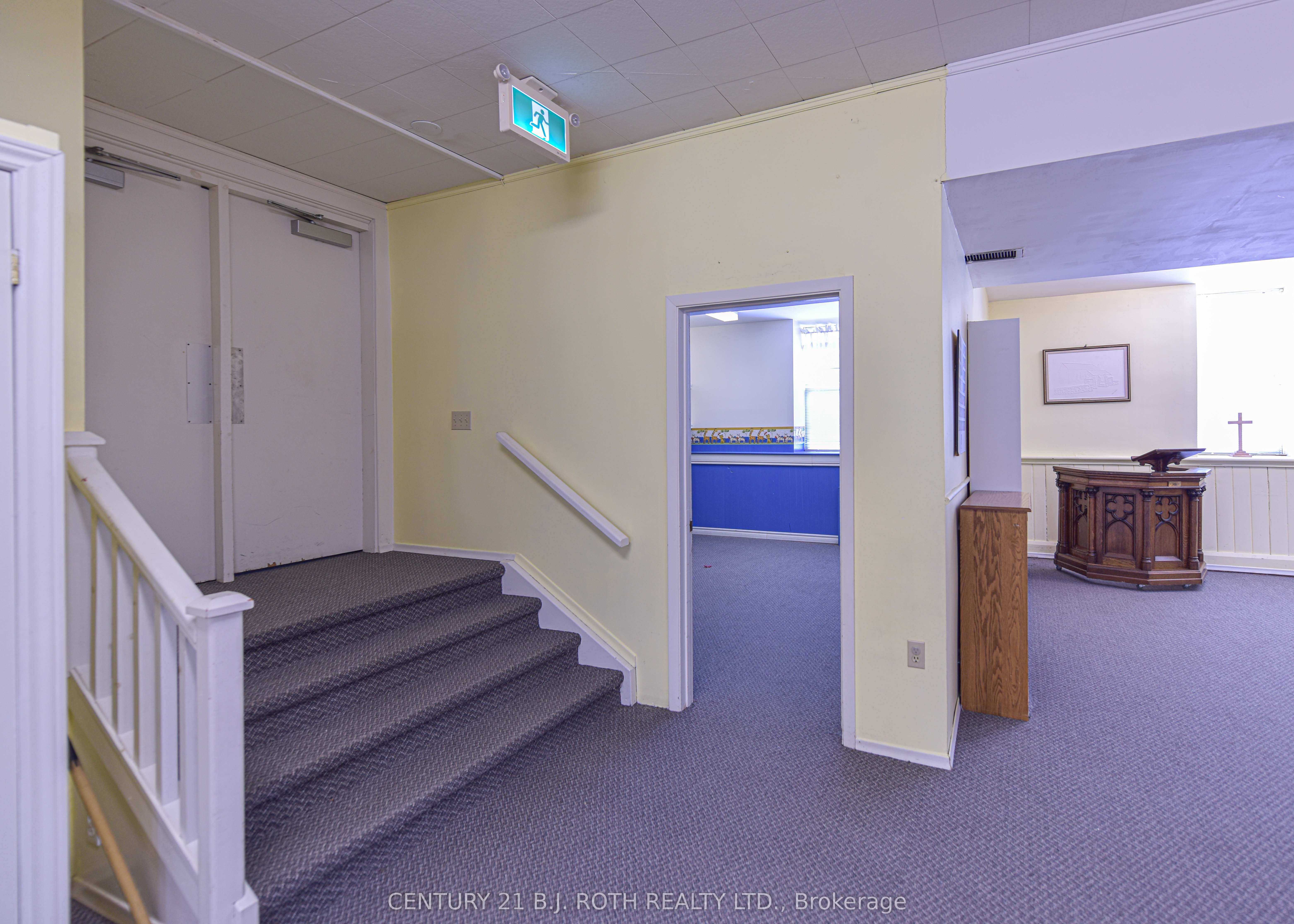 523 Simcoe Street Property Photo 17
