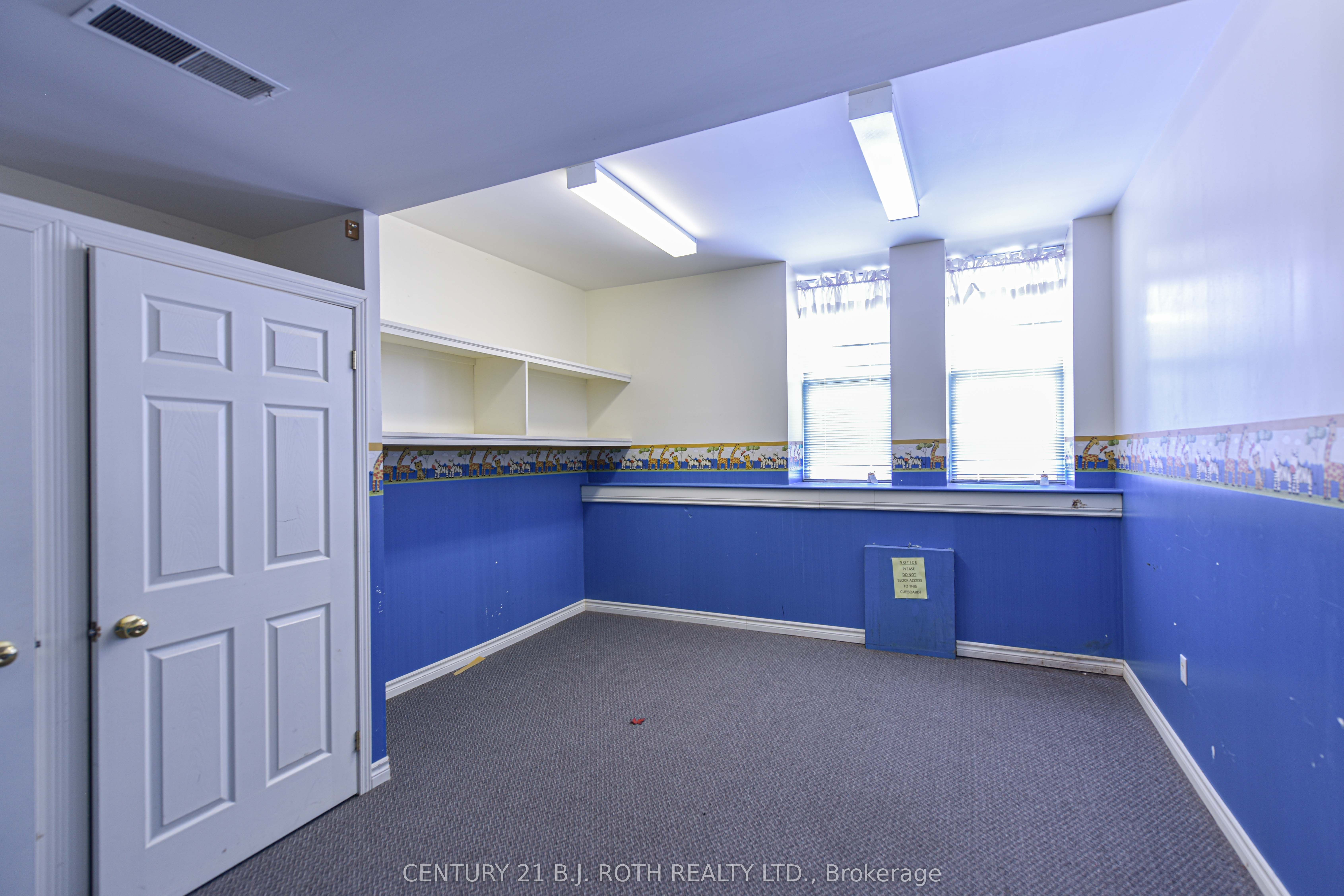 523 Simcoe Street Property Photo 18
