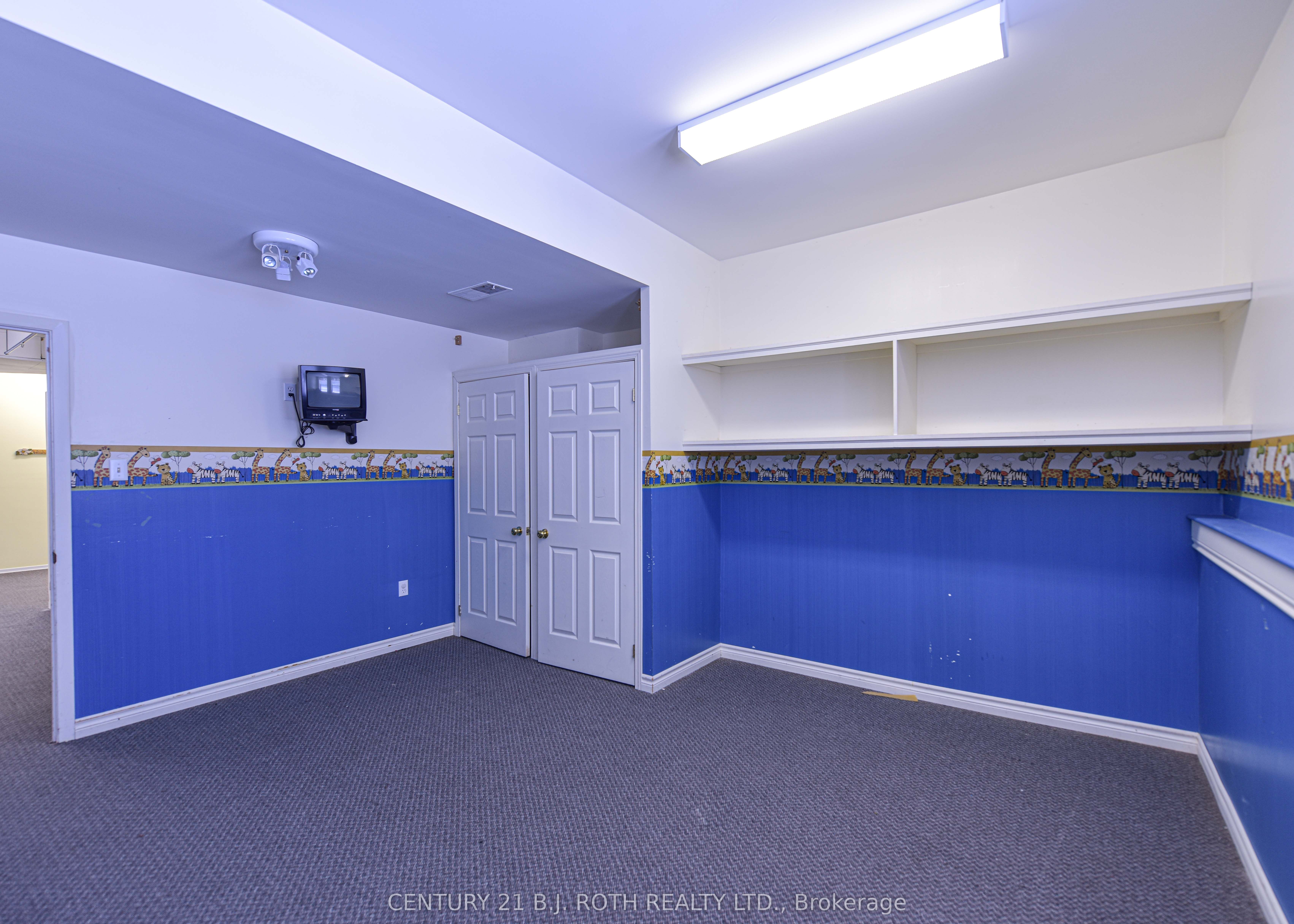 523 Simcoe Street Property Photo 19