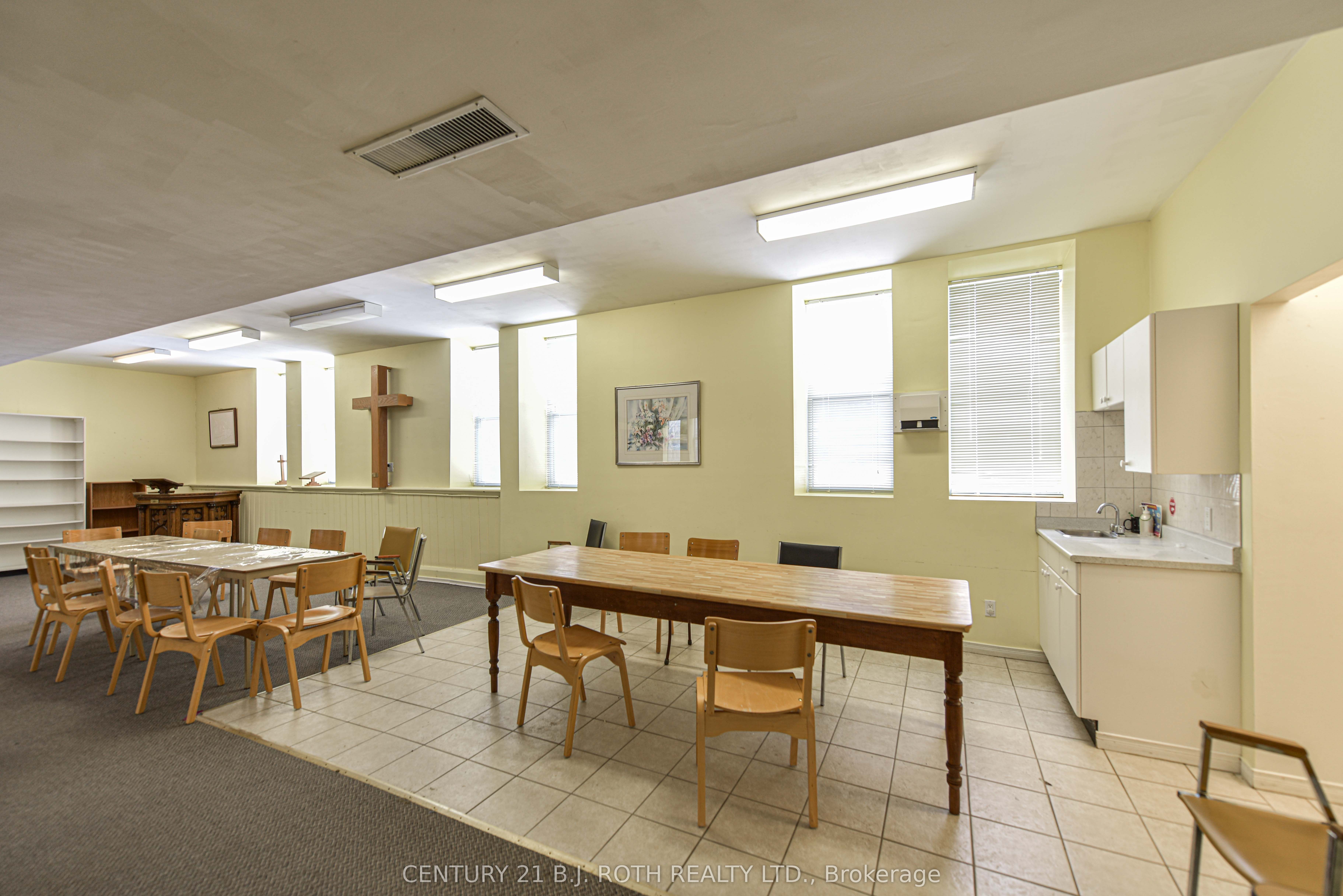 523 Simcoe Street Property Photo 20